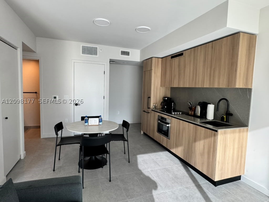121 NE 5th St #1913 Miami, FL 33132