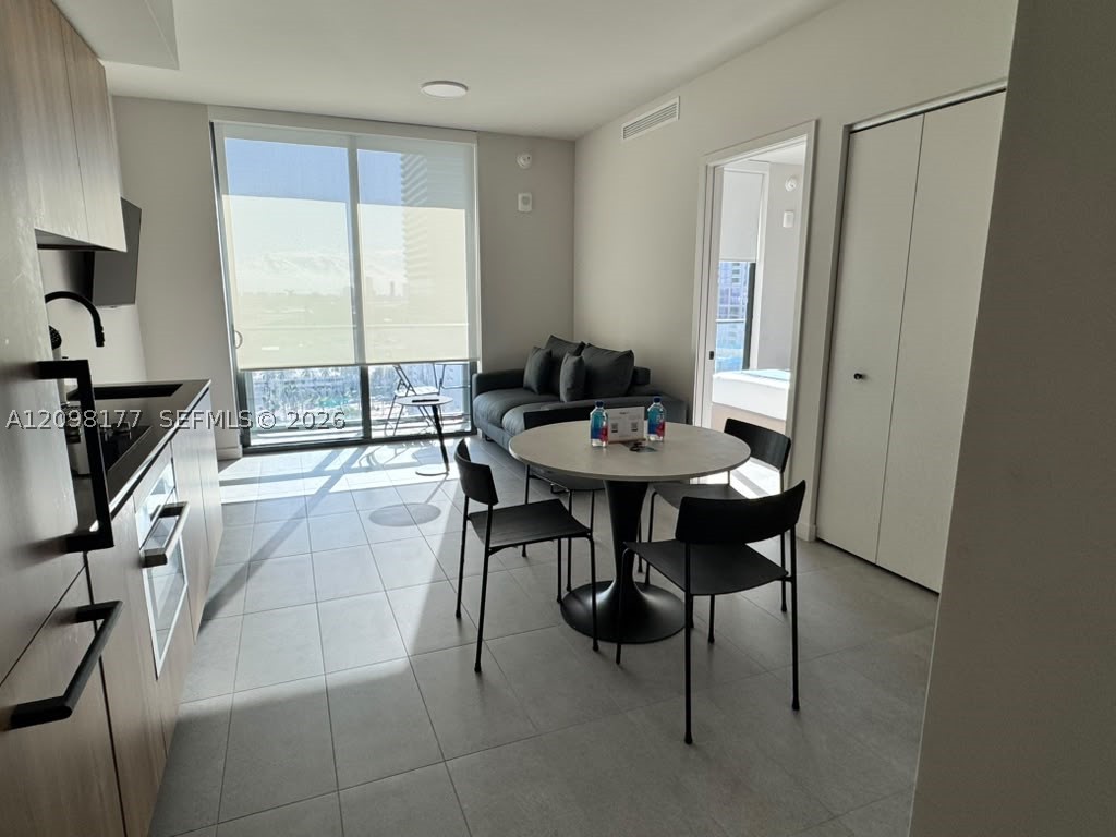 121 NE 5th St #1913 Miami, FL 33132