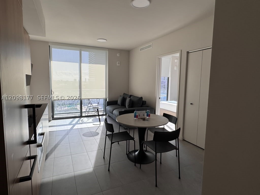 121 NE 5th St #1913 Miami, FL 33132