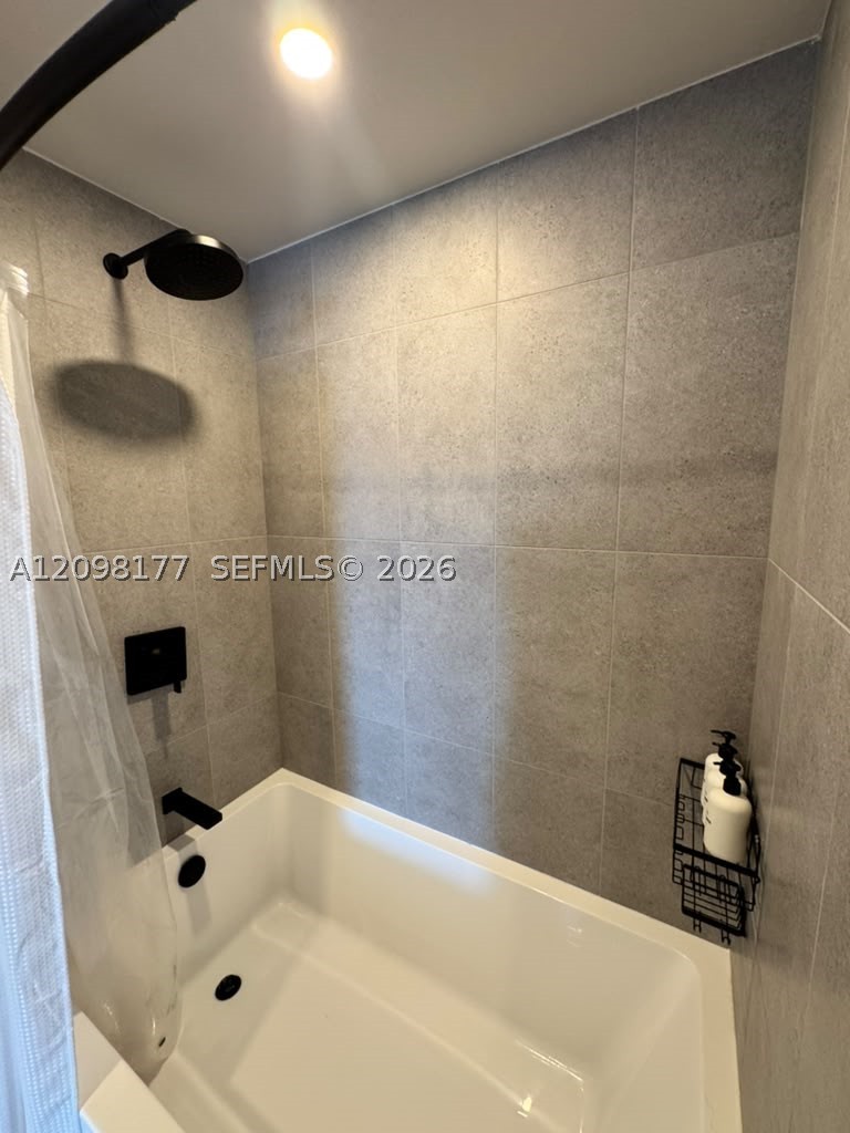 121 NE 5th St #1913 Miami, FL 33132