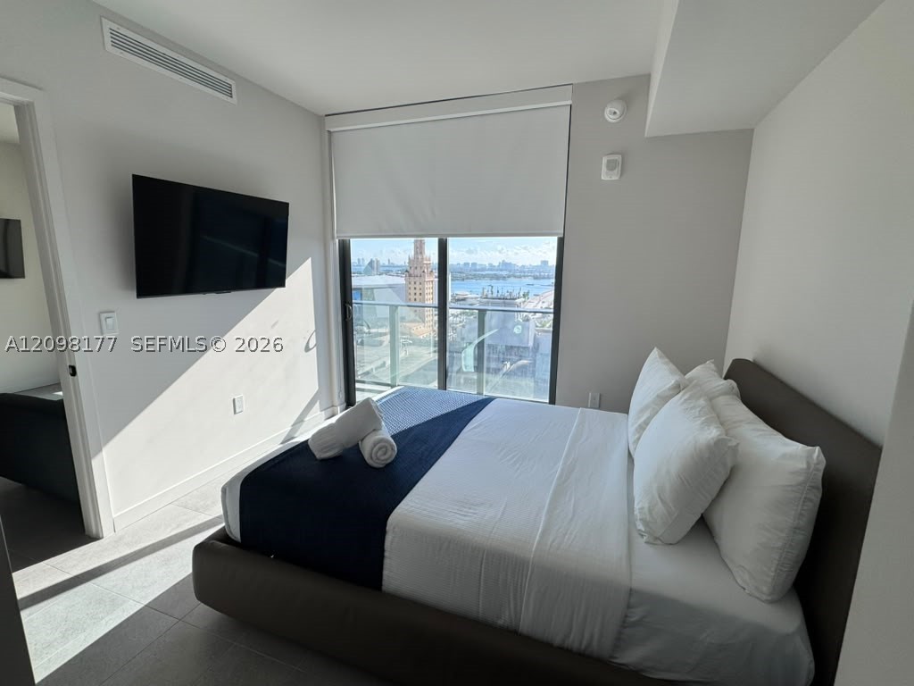 121 NE 5th St #1913 Miami, FL 33132