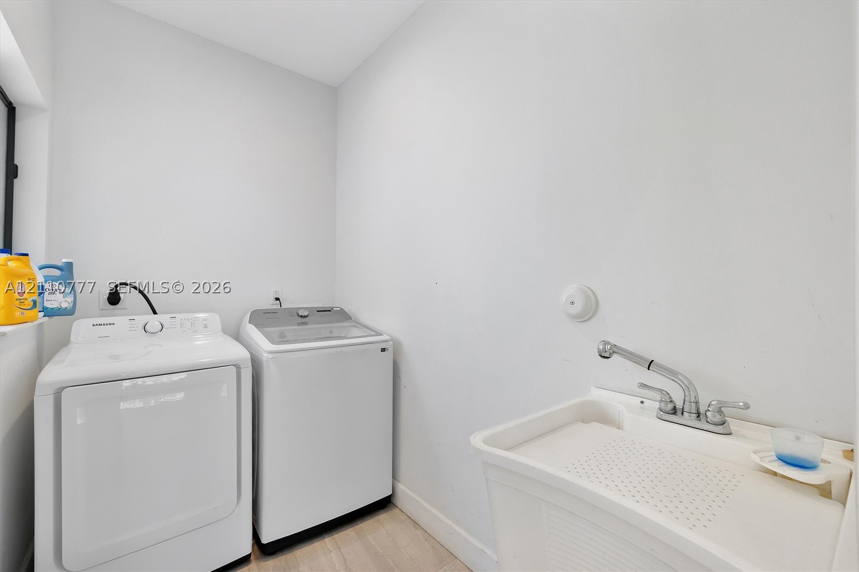 4484 SW 26th Ave Fort Lauderdale, FL 33312