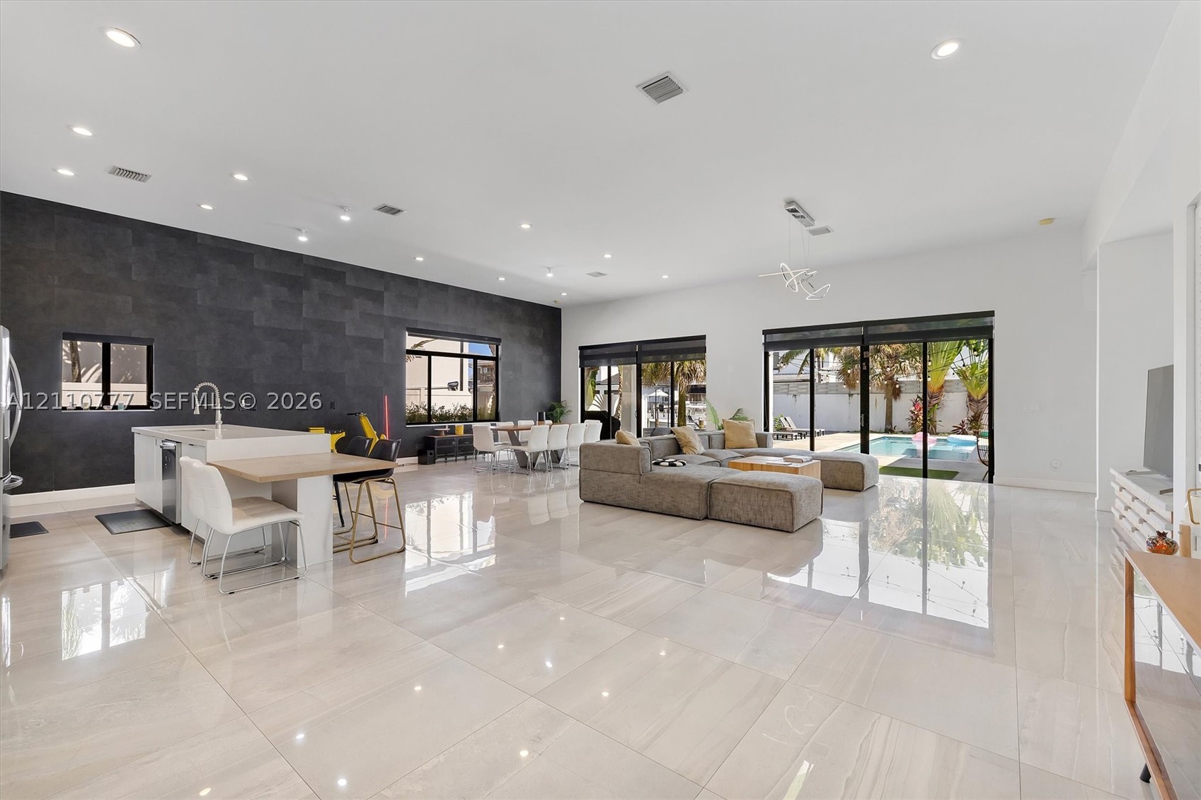 4484 SW 26th Ave Fort Lauderdale, FL 33312