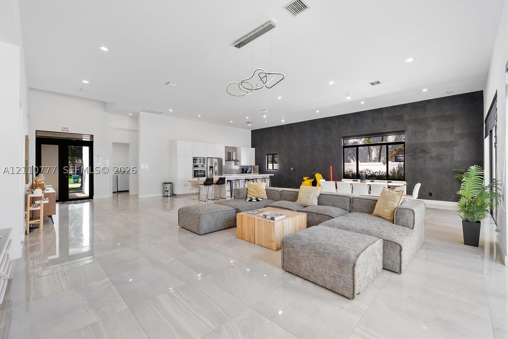 4484 SW 26th Ave Fort Lauderdale, FL 33312