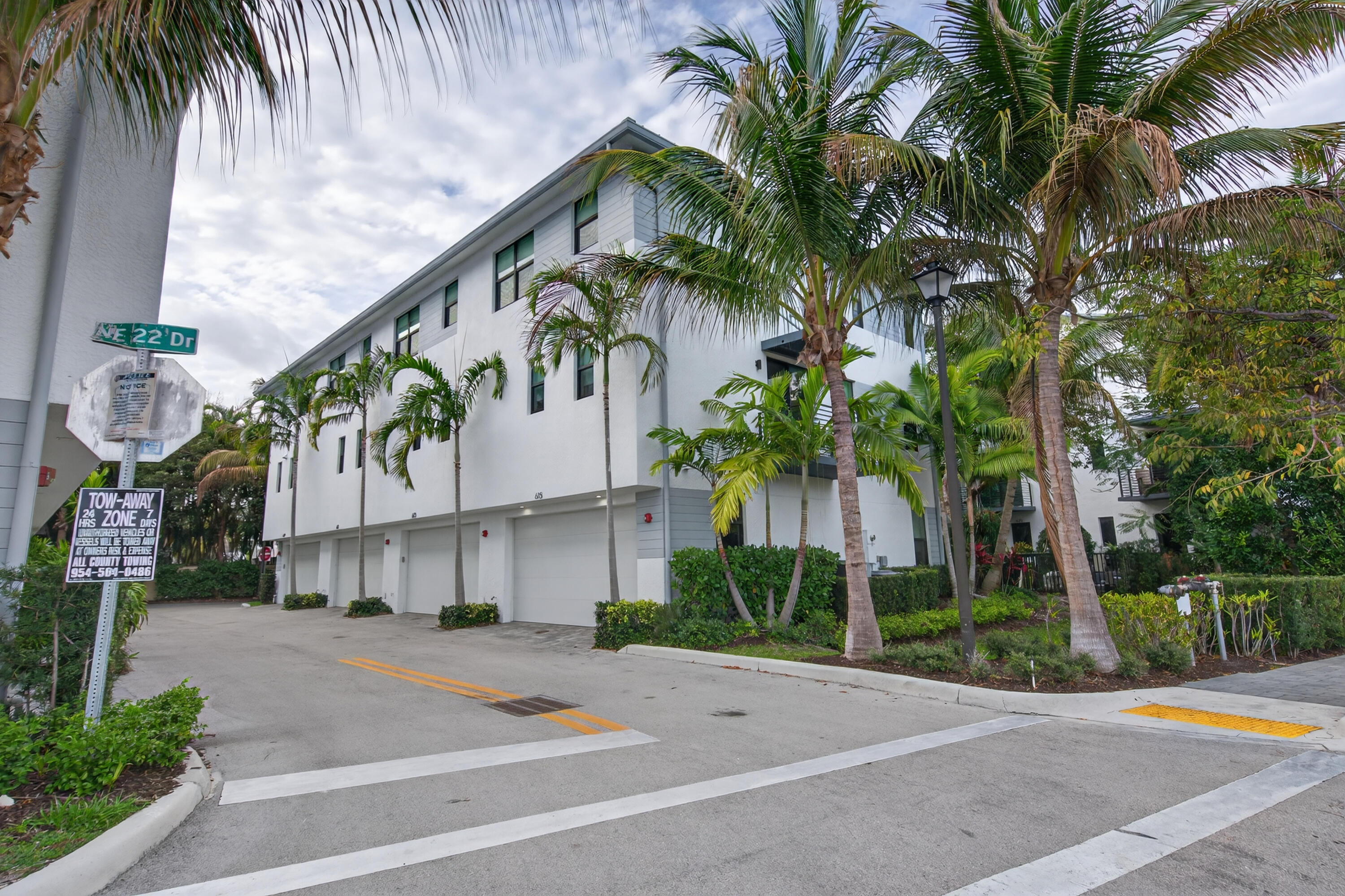 615 NE 22nd Wilton Manors, FL 33305
