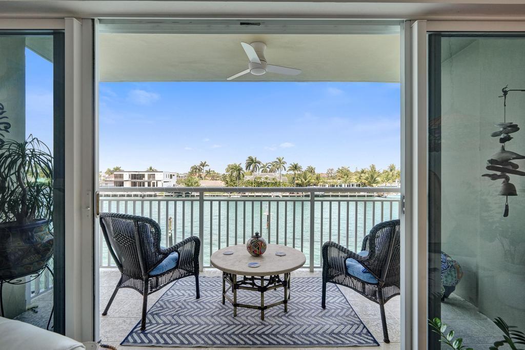 2611 N Riverside #304