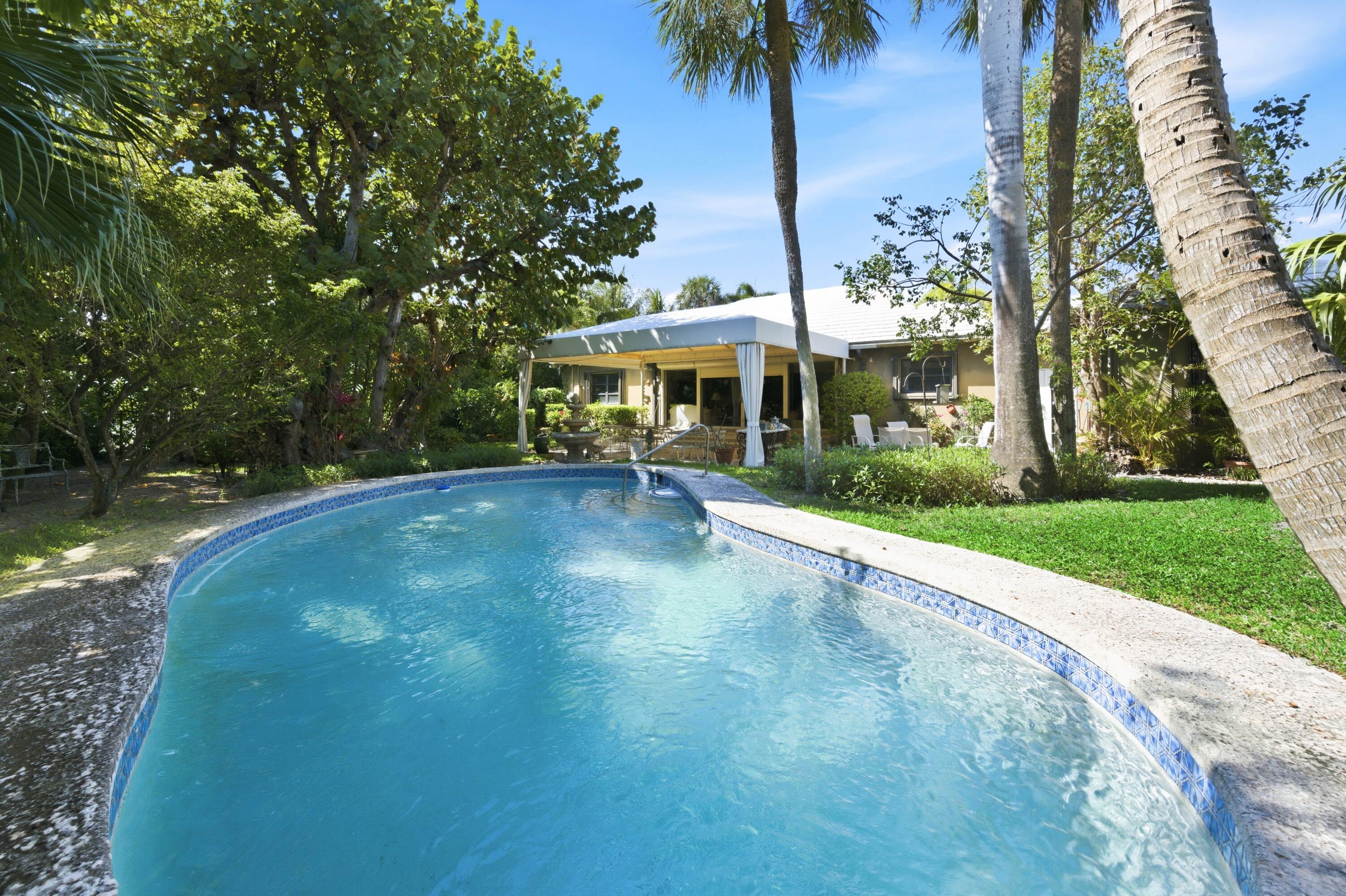 112 Algoma Palm Beach, FL 33480