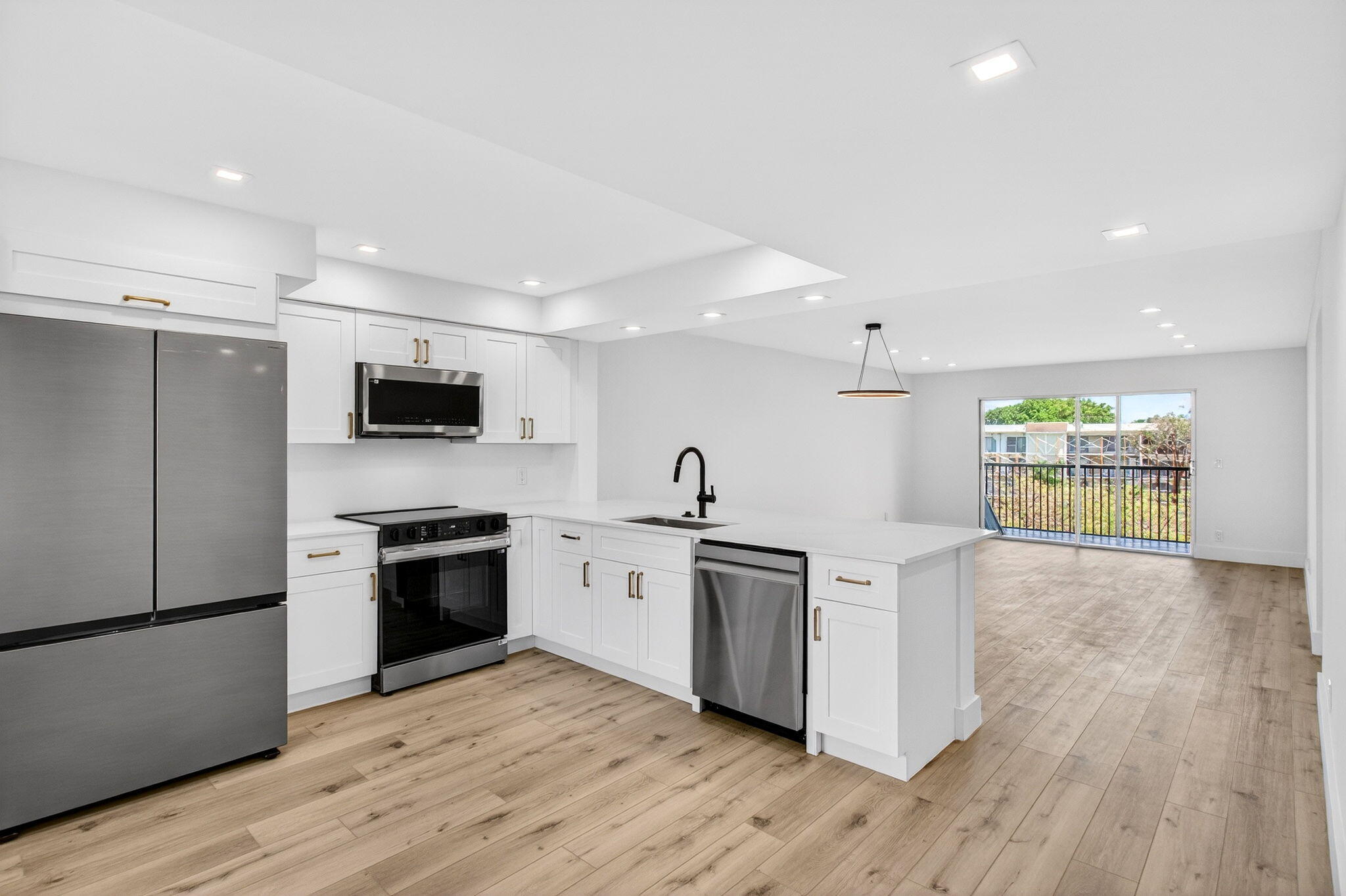 14360 Strathmore #406
