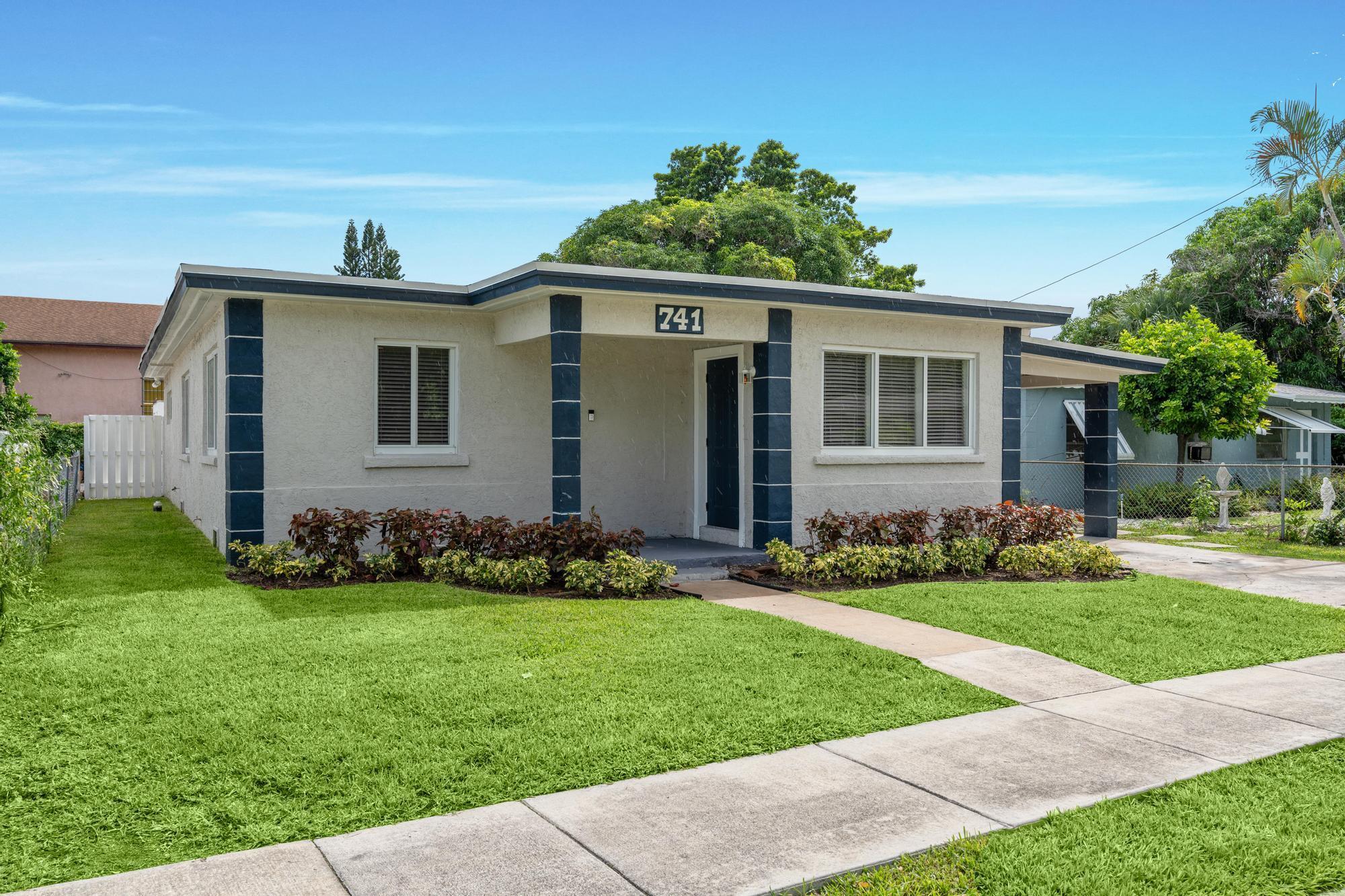 741 W 10th