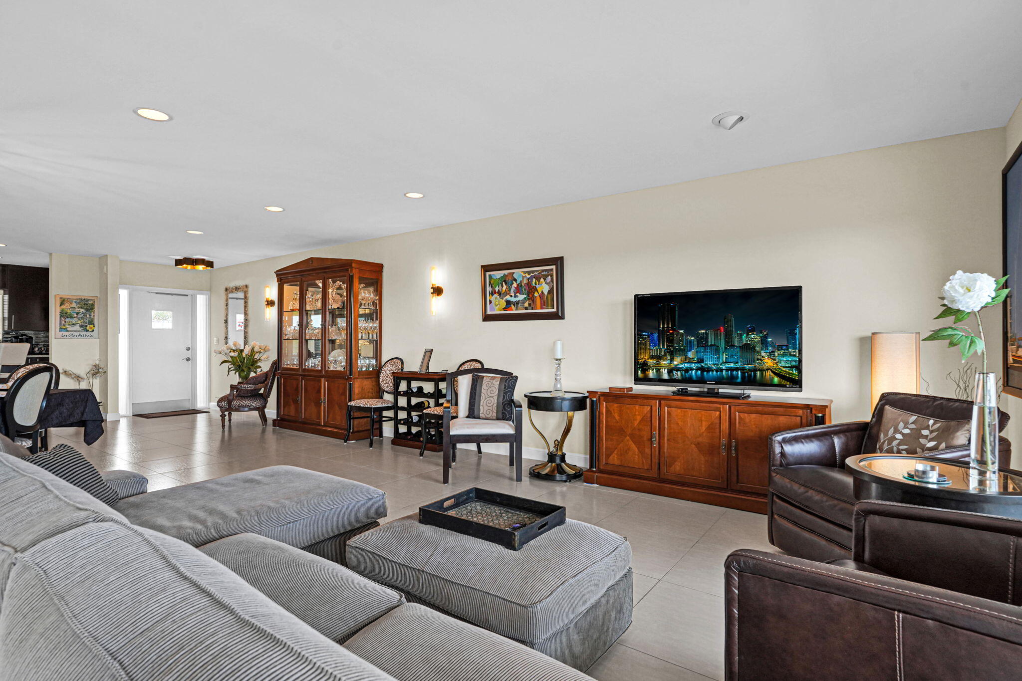 818 SE 4th #505 Fort Lauderdale, FL 33301