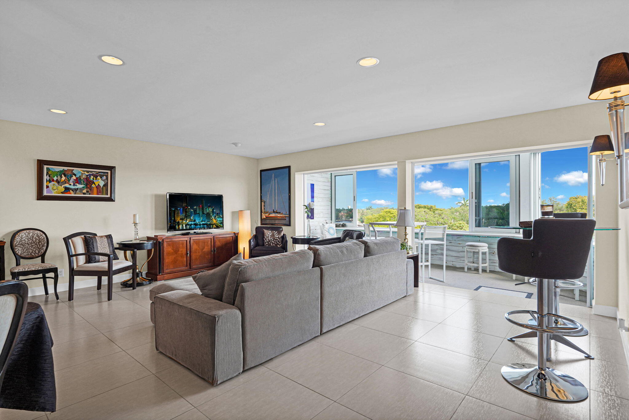 818 SE 4th #505 Fort Lauderdale, FL 33301