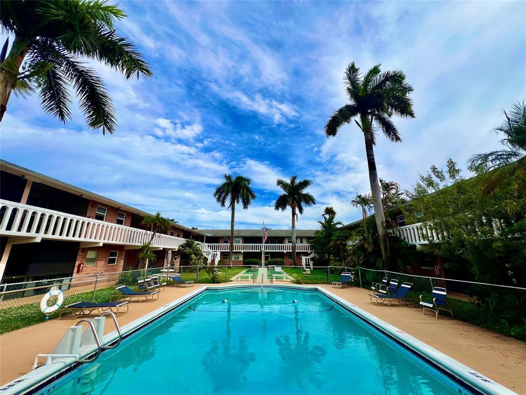 160 NE 8th #1b Hallandale Beach, FL 33009