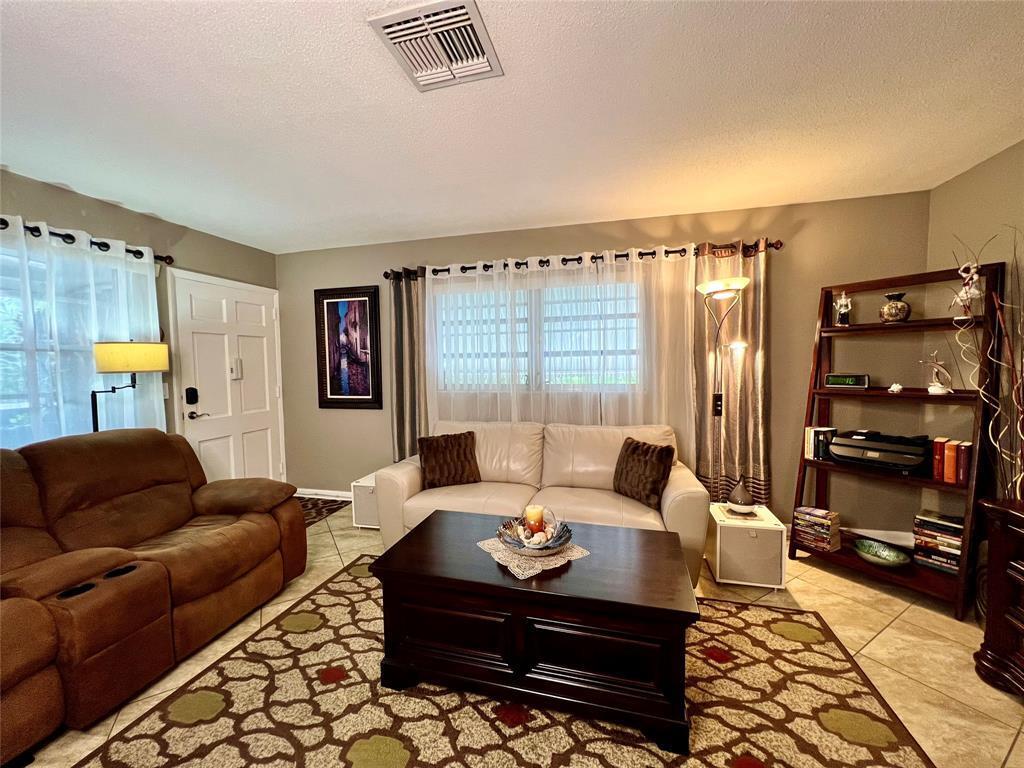 160 NE 8th #1b Hallandale Beach, FL 33009
