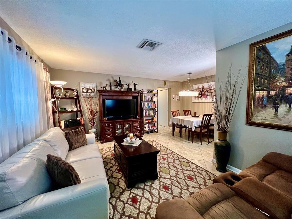160 NE 8th #1b Hallandale Beach, FL 33009