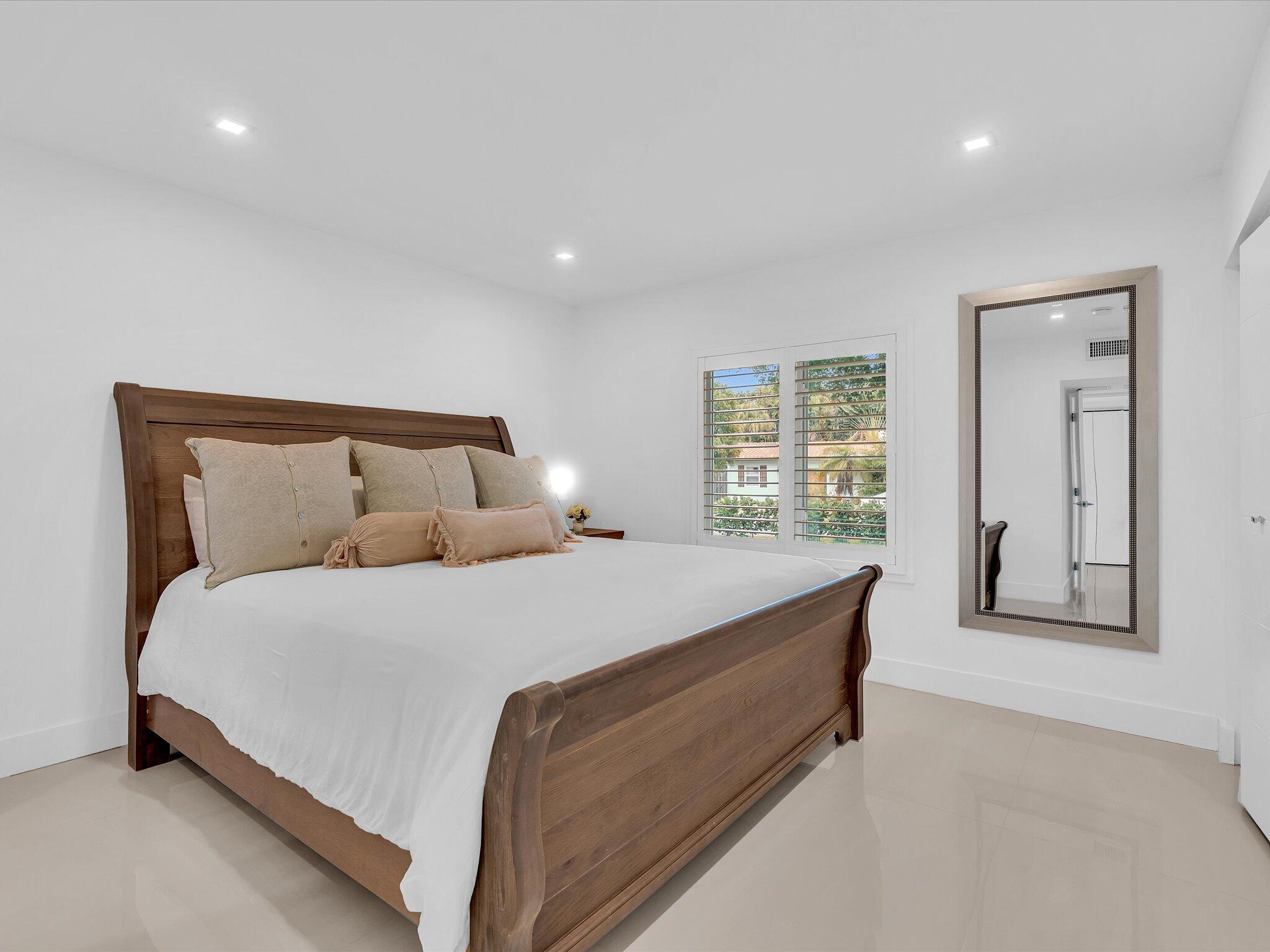1903 Bay Pompano Beach, FL 33062