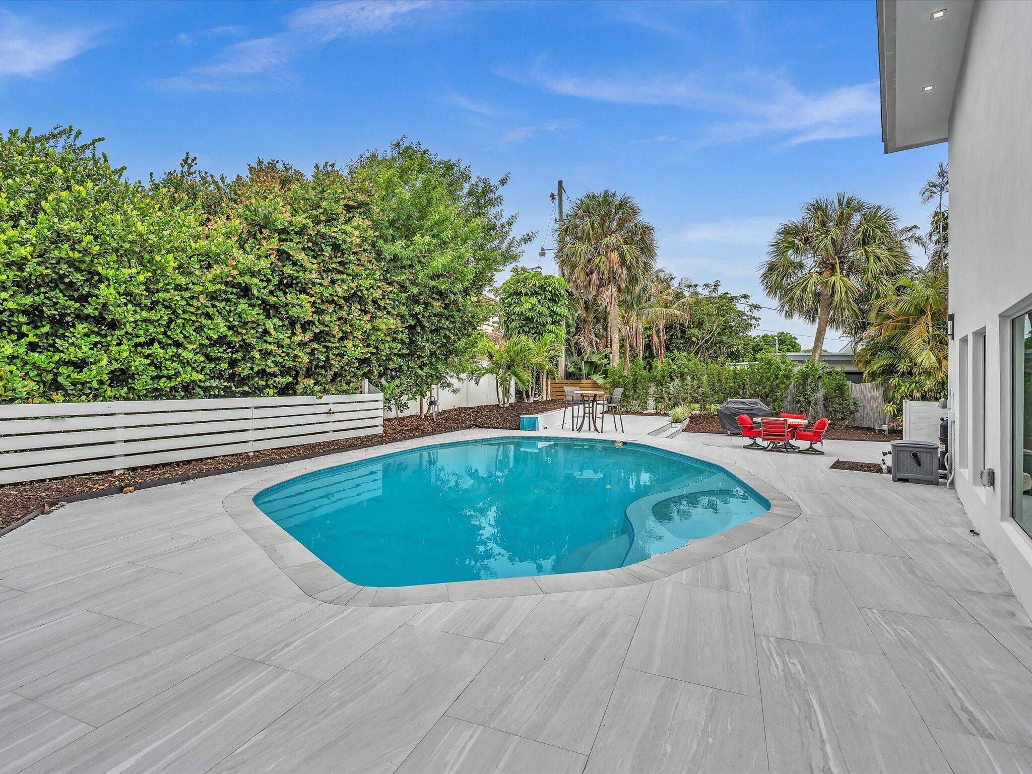 1903 Bay Pompano Beach, FL 33062