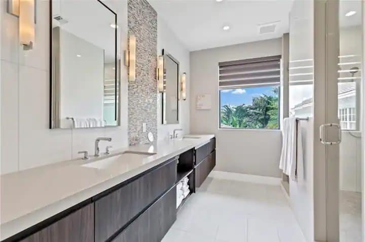 404 NE 13th Fort Lauderdale, FL 33301