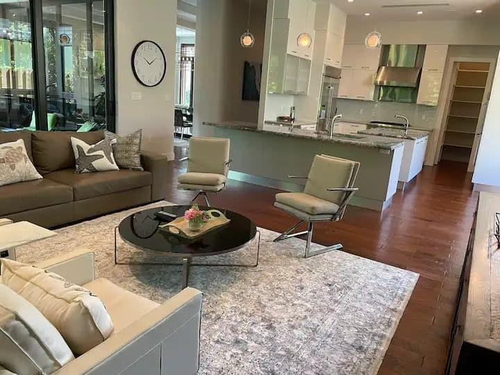 404 NE 13th Fort Lauderdale, FL 33301