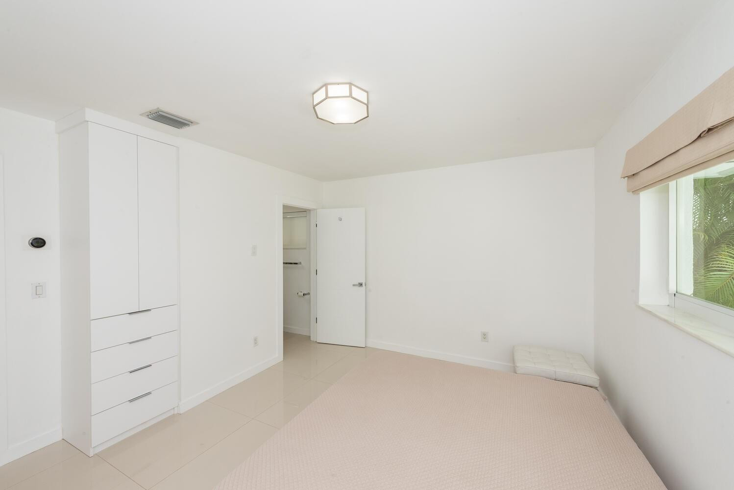 1040 N Venetian Dr Miami, FL 33139