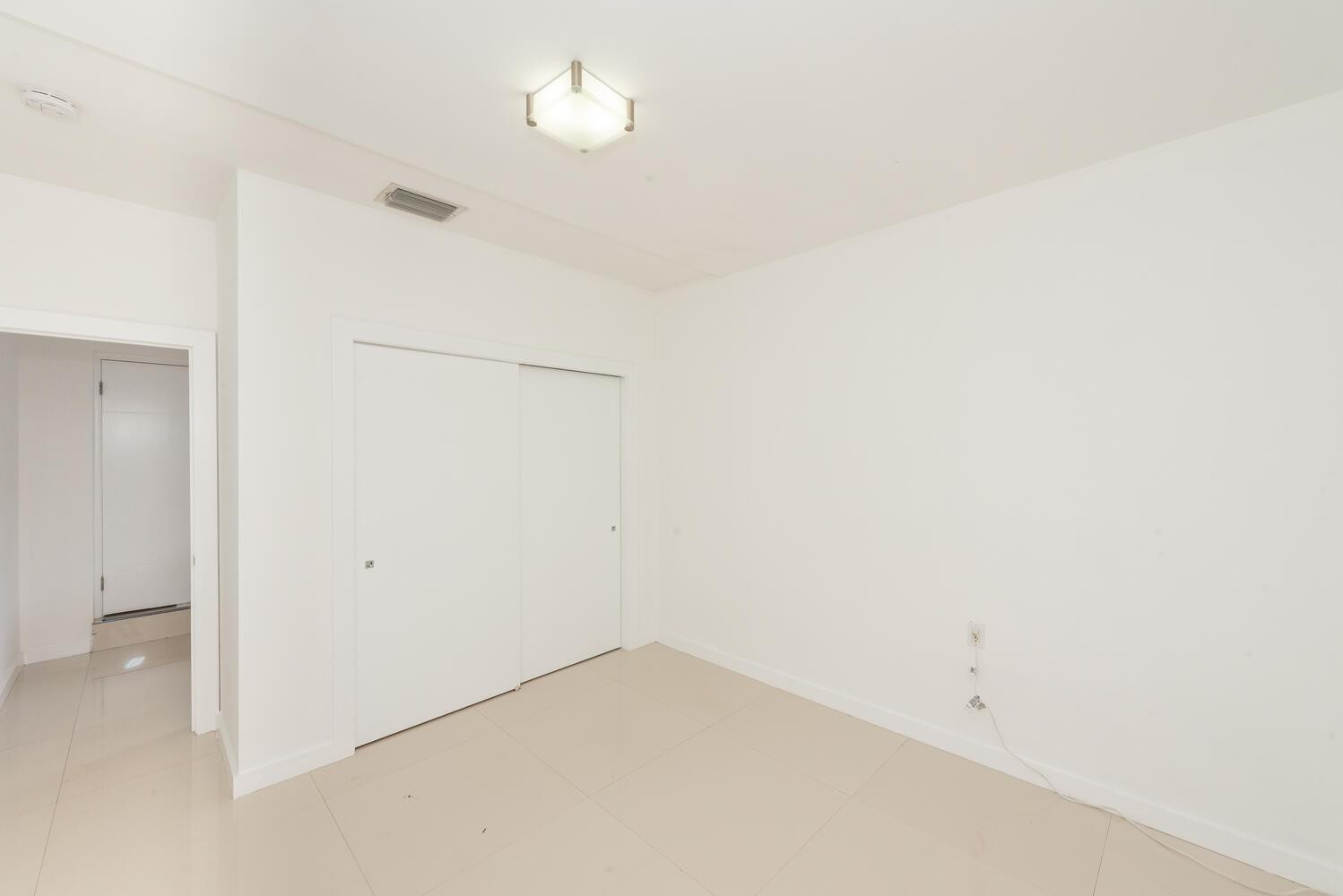 1040 N Venetian Dr Miami, FL 33139