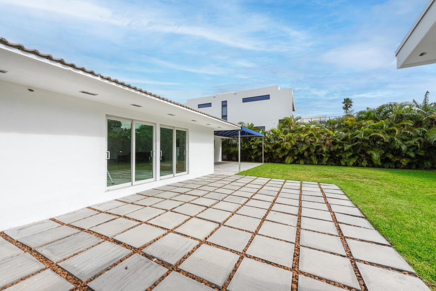 1040 N Venetian Dr Miami, FL 33139