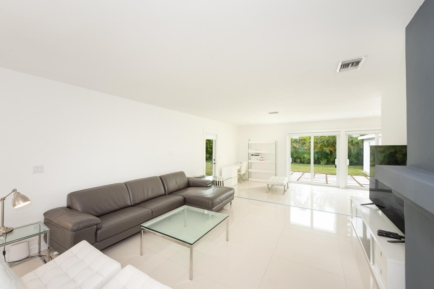1040 N Venetian Dr Miami, FL 33139