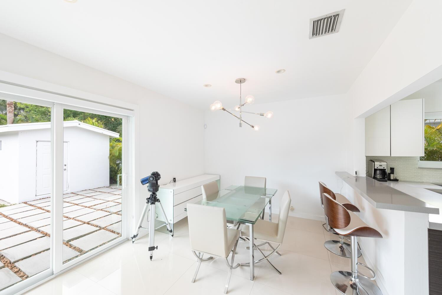 1040 N Venetian Dr Miami, FL 33139