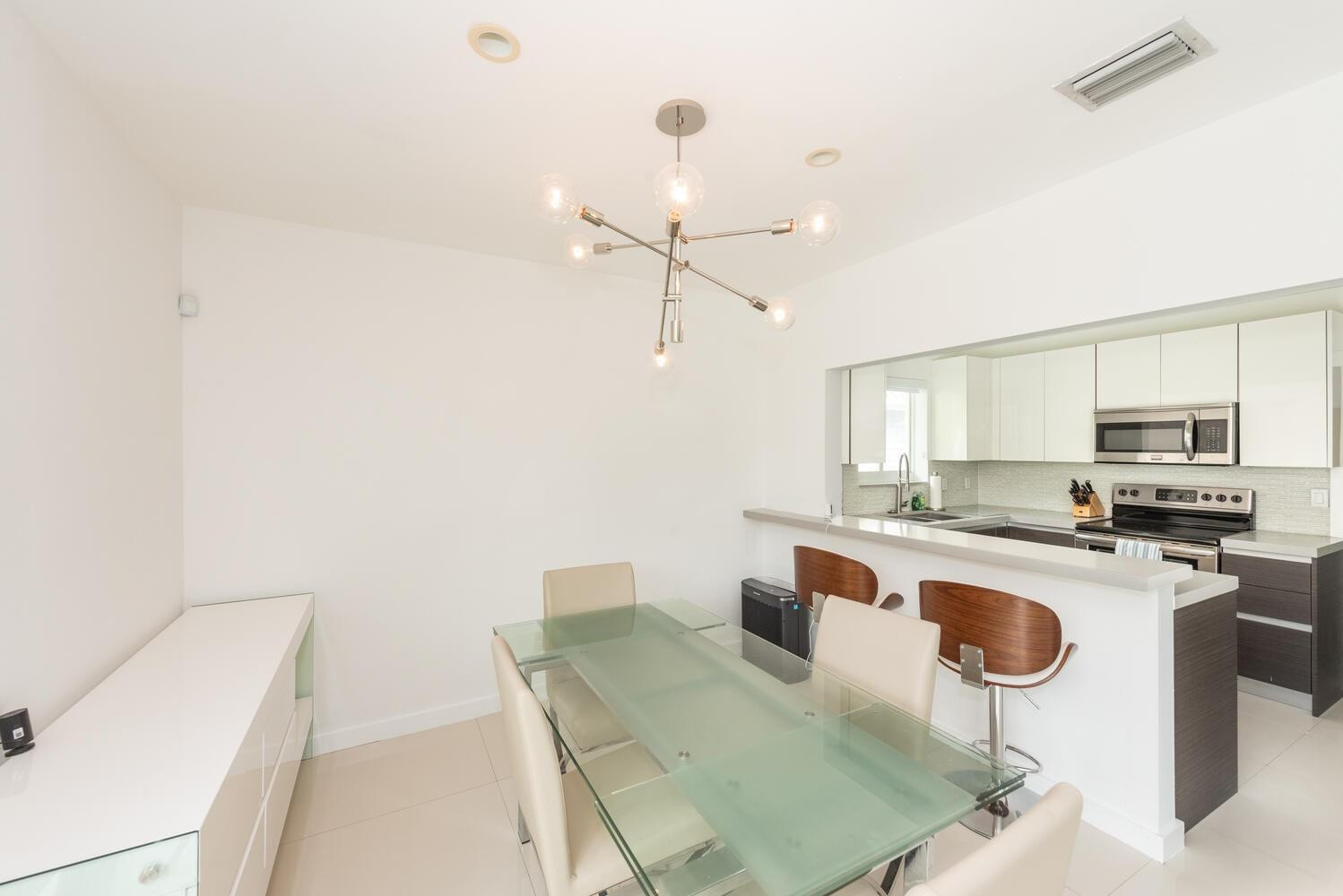 1040 N Venetian Dr Miami, FL 33139