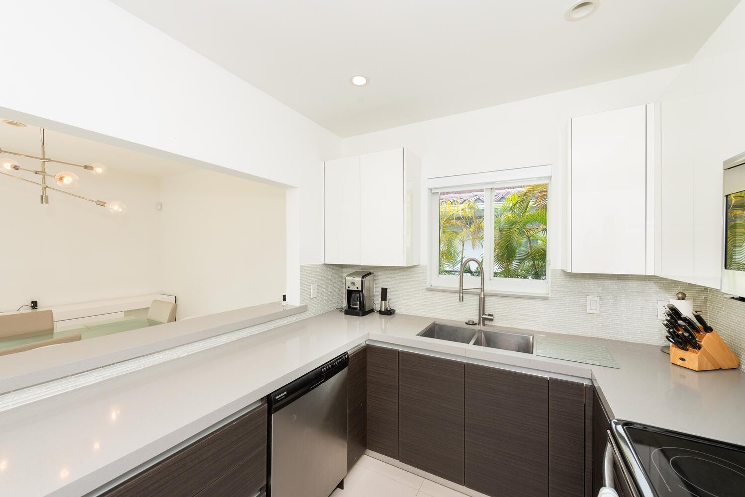 1040 N Venetian Dr Miami, FL 33139