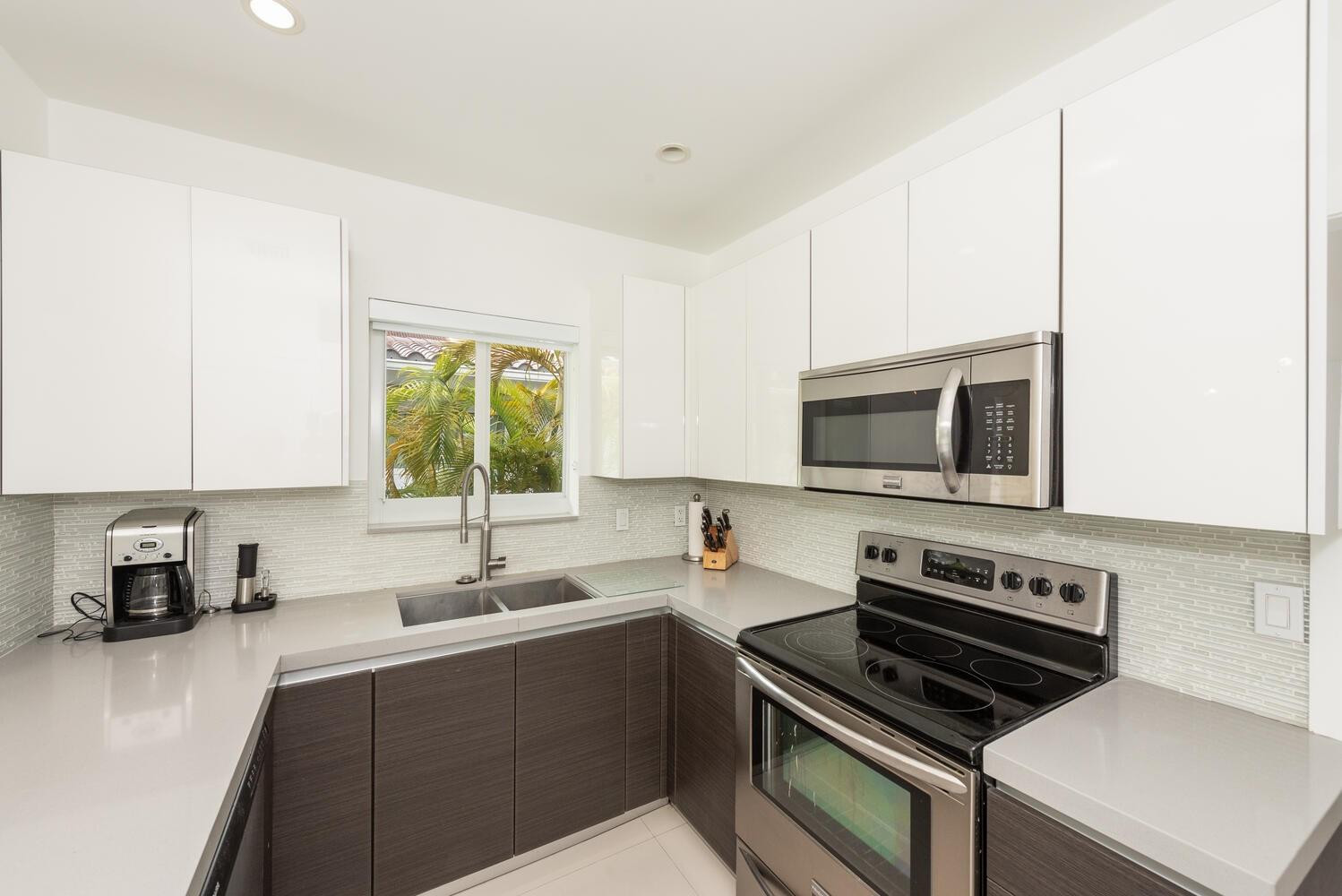 1040 N Venetian Dr Miami, FL 33139