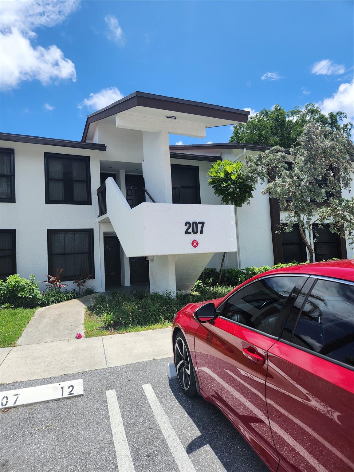 207 Lake Pointe Dr #202