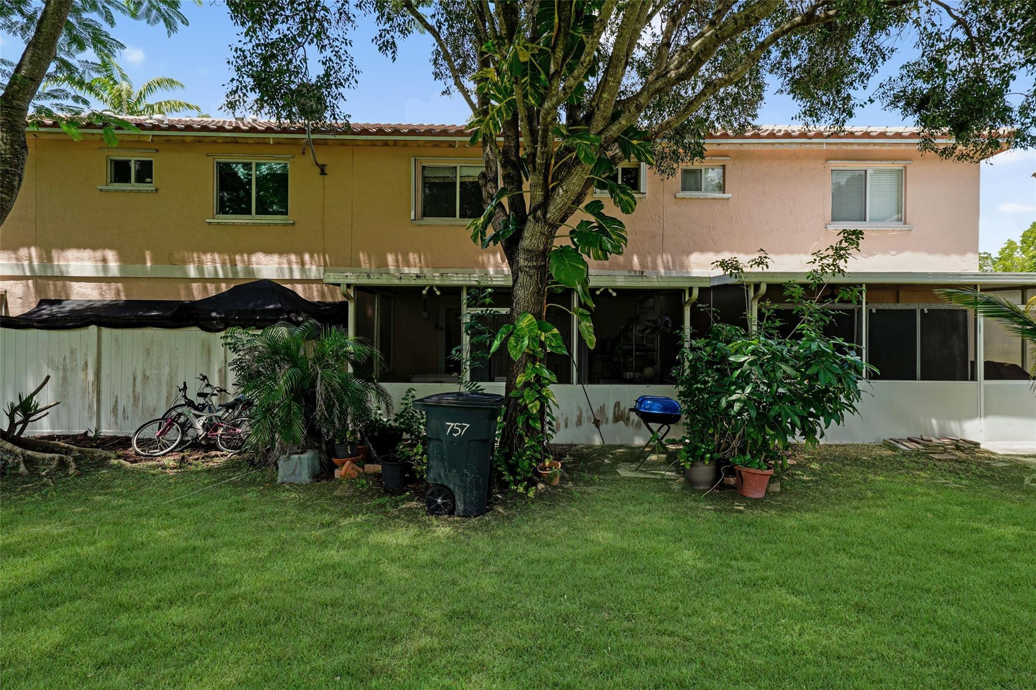 757 NW 208th Pembroke Pines, FL 33029