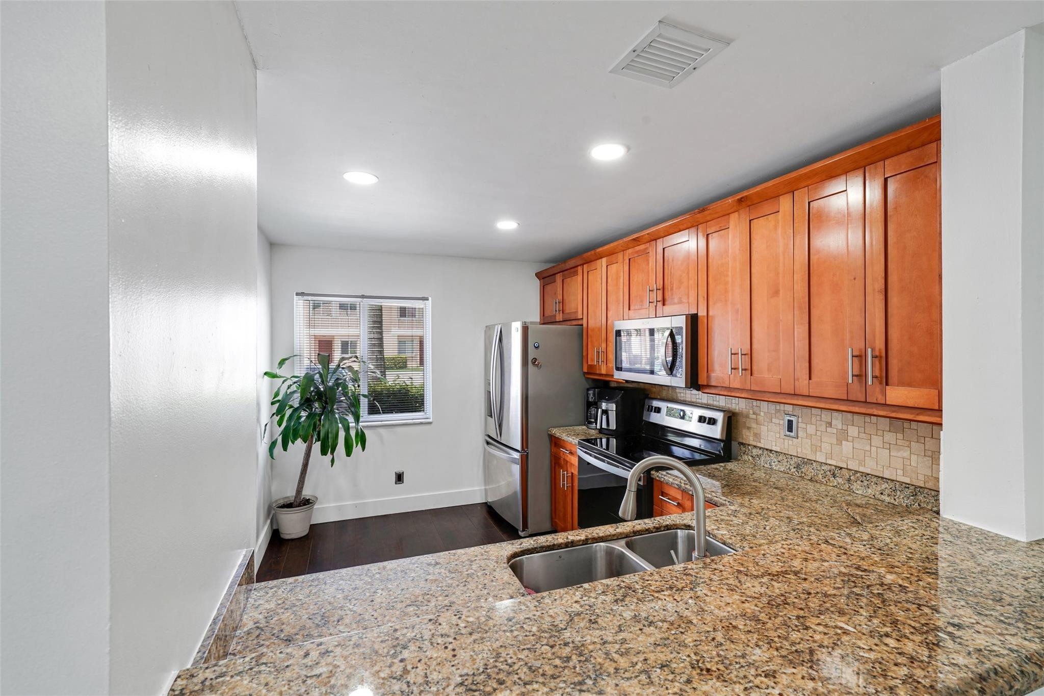 757 NW 208th Pembroke Pines, FL 33029