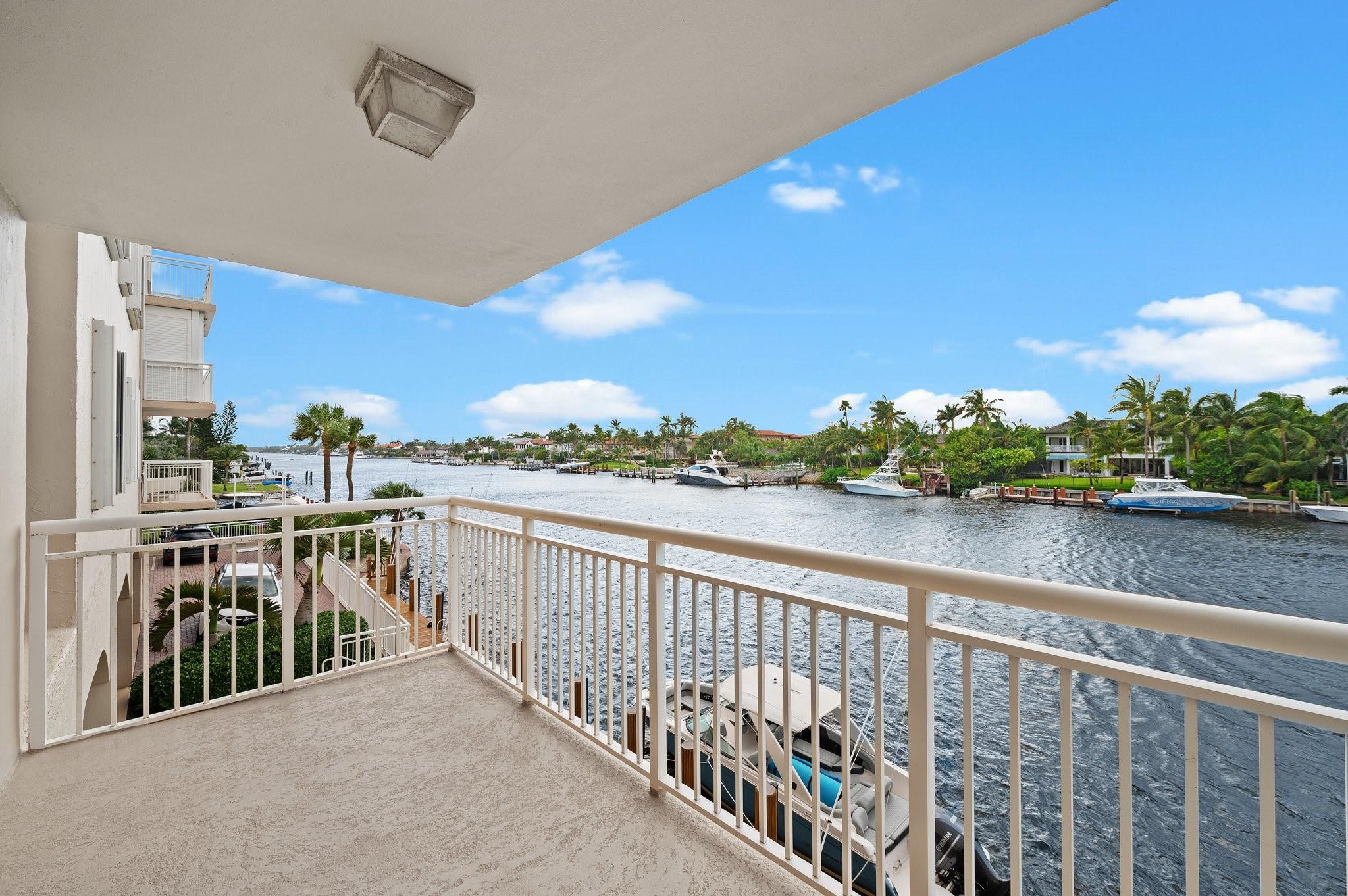 1050 Hillsboro Mile #203W