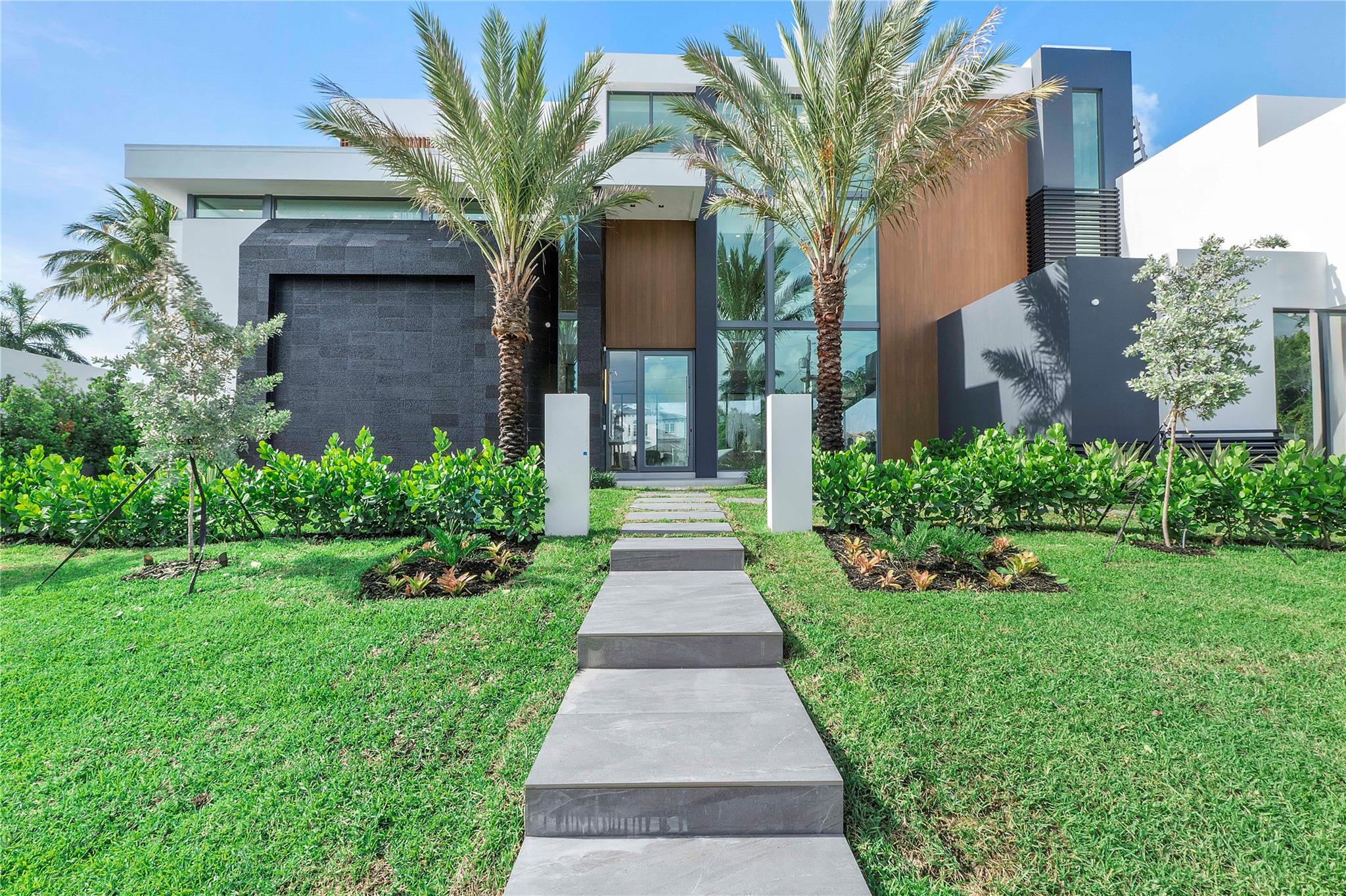 2880 NE 28th St Fort Lauderdale, FL 33306