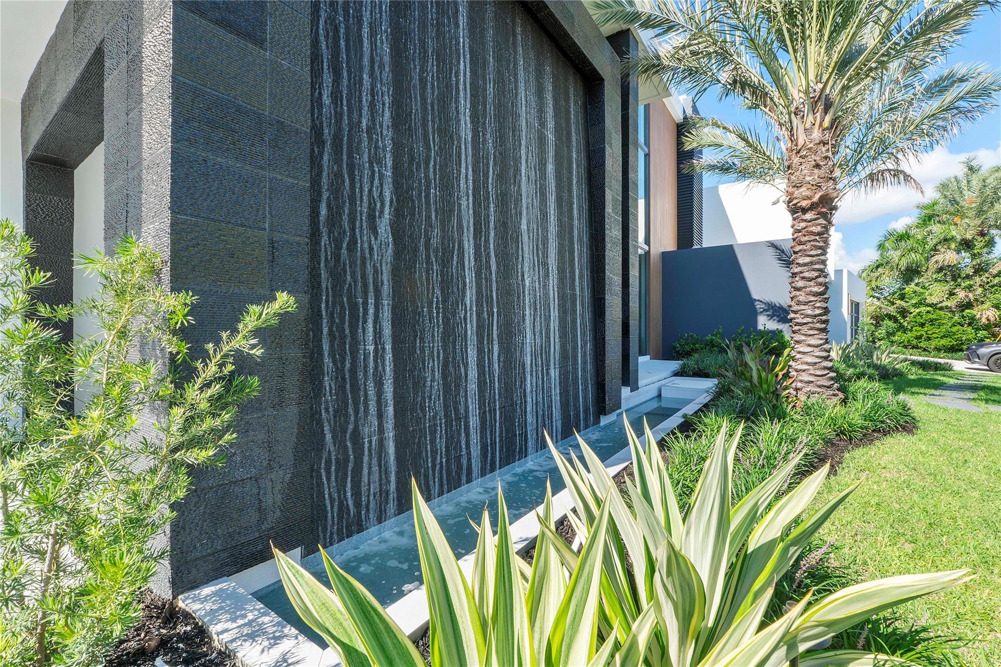 2880 NE 28th St Fort Lauderdale, FL 33306