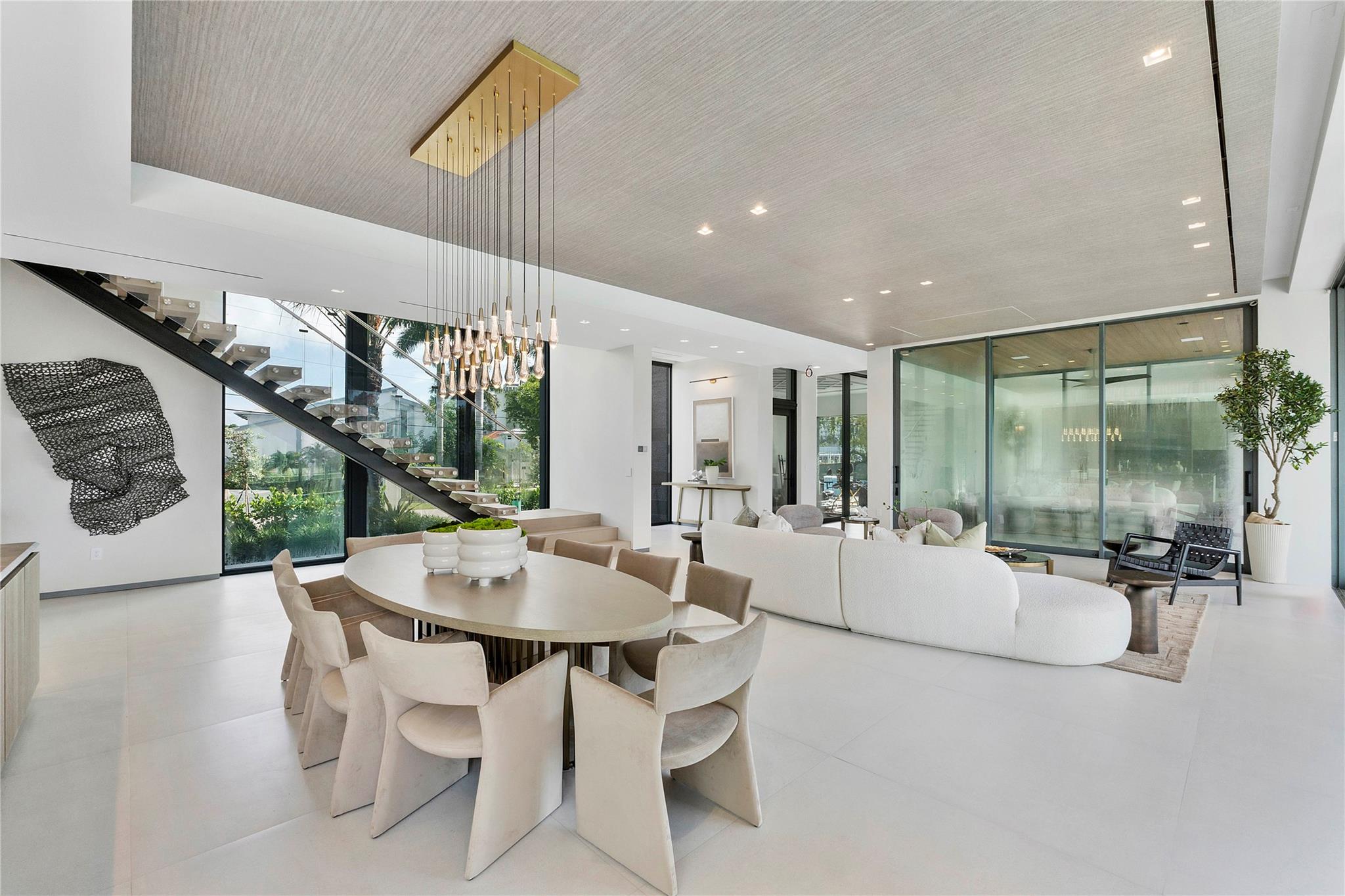 2880 NE 28th St Fort Lauderdale, FL 33306