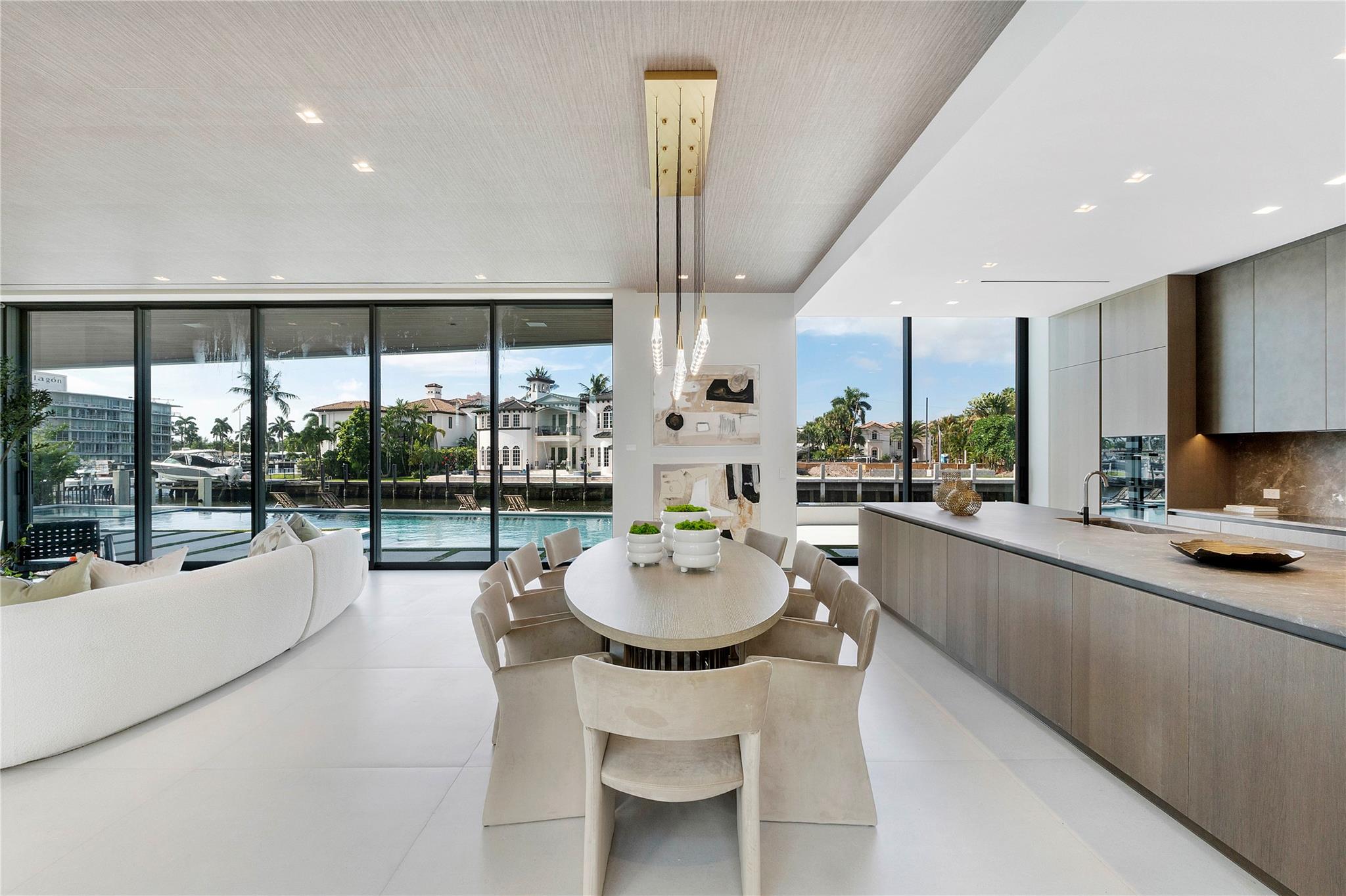 2880 NE 28th St Fort Lauderdale, FL 33306