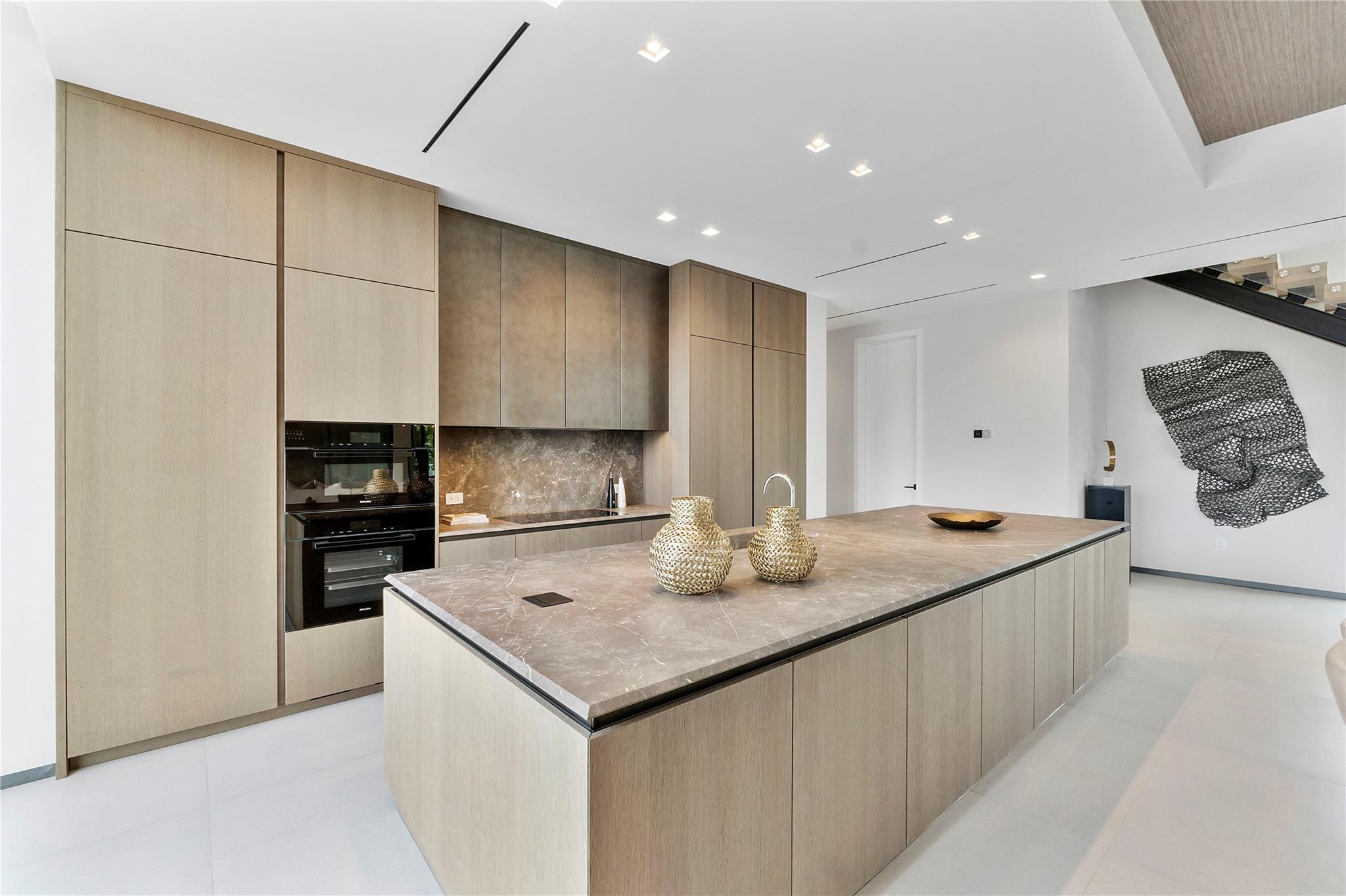 2880 NE 28th St Fort Lauderdale, FL 33306