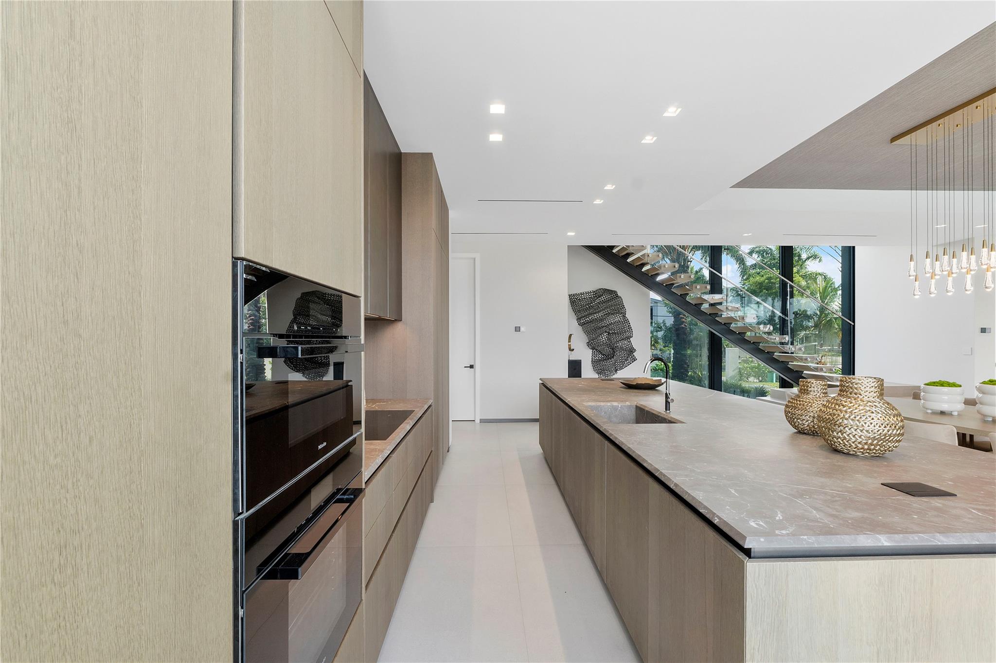 2880 NE 28th St Fort Lauderdale, FL 33306