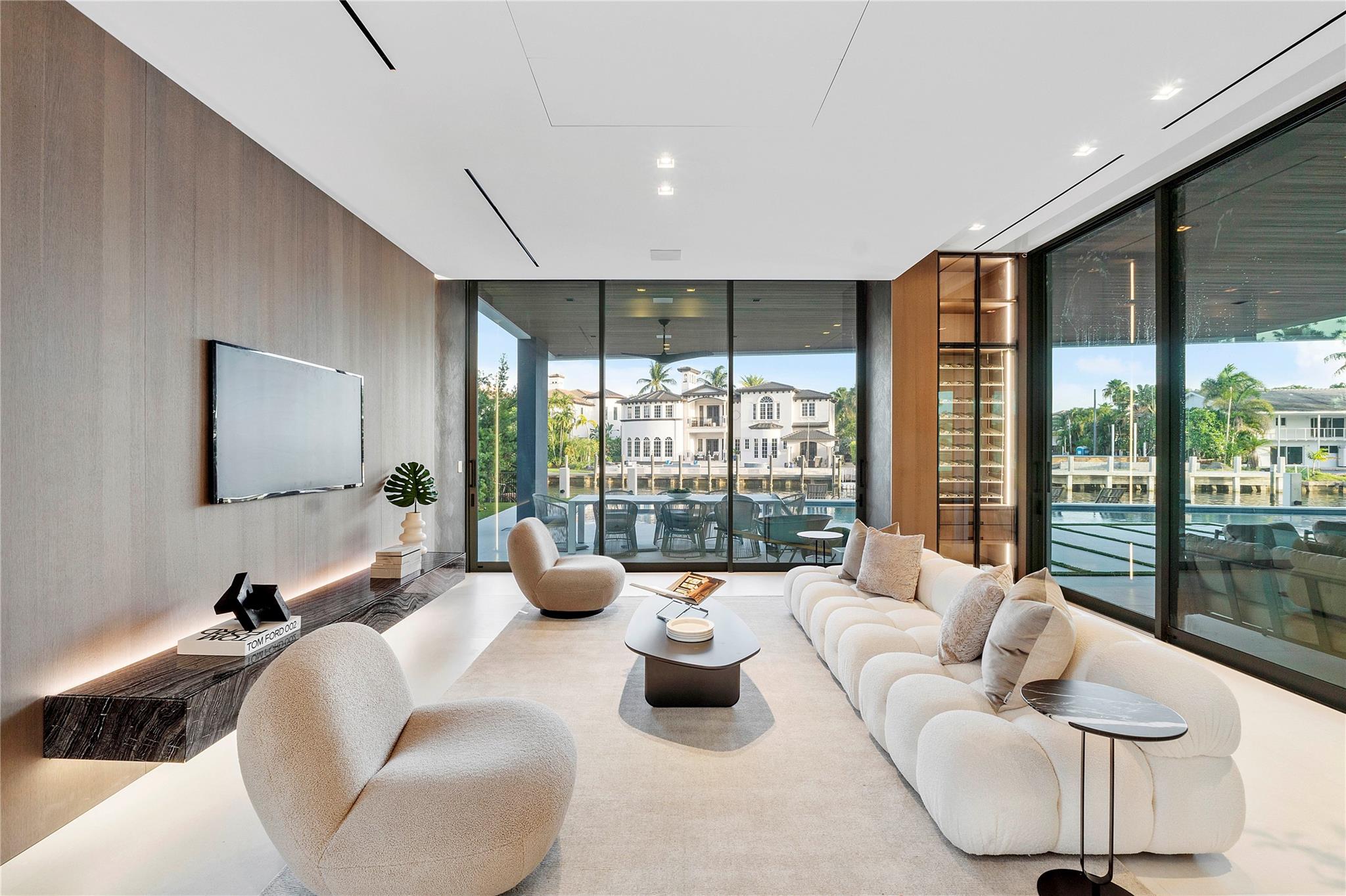 2880 NE 28th St Fort Lauderdale, FL 33306