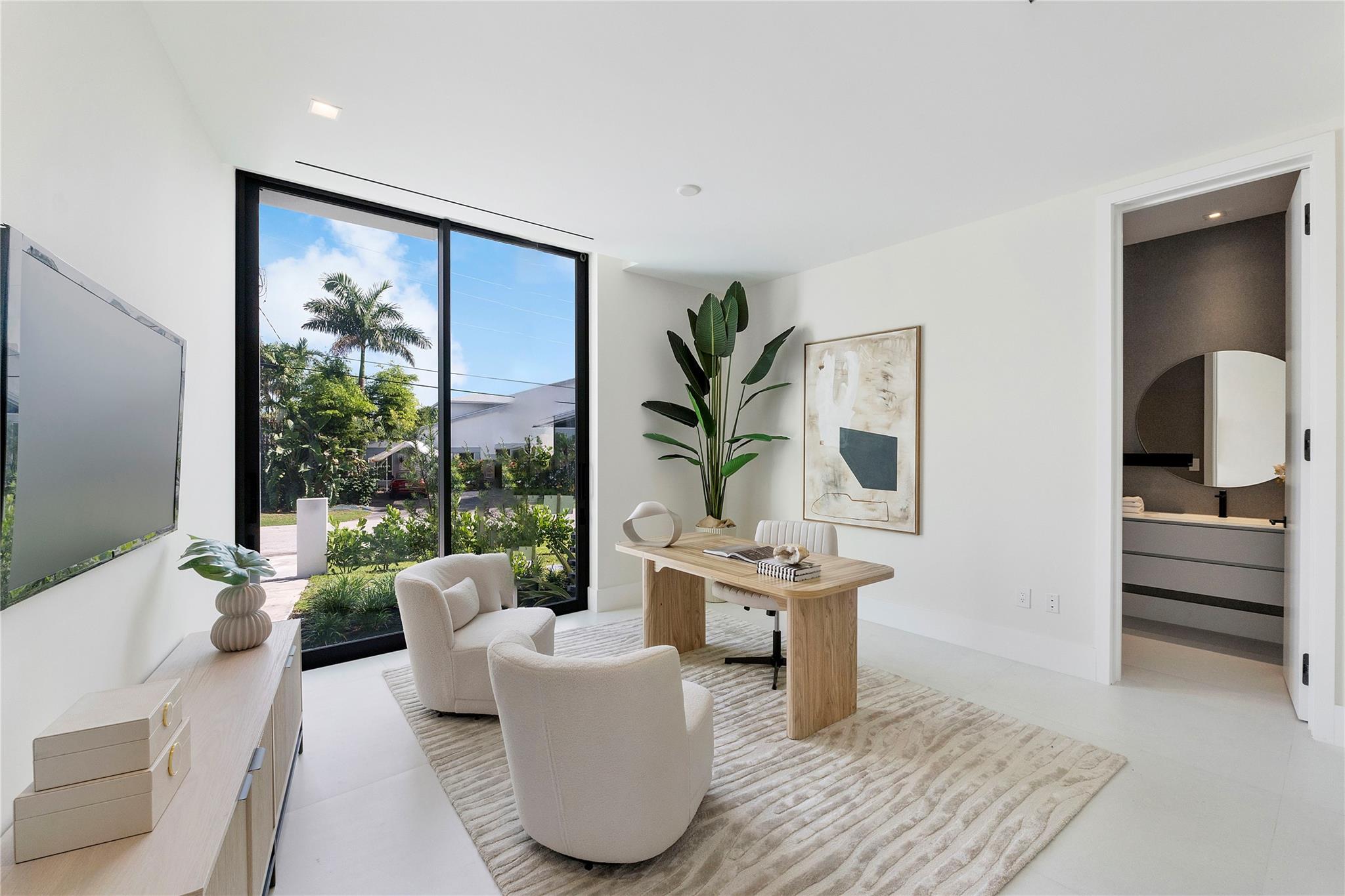 2880 NE 28th St Fort Lauderdale, FL 33306