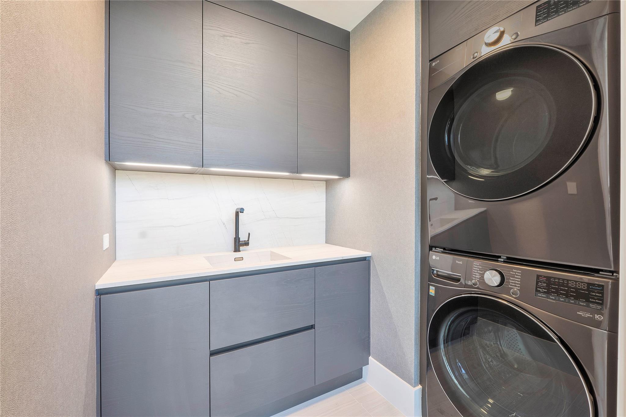 2880 NE 28th St Fort Lauderdale, FL 33306