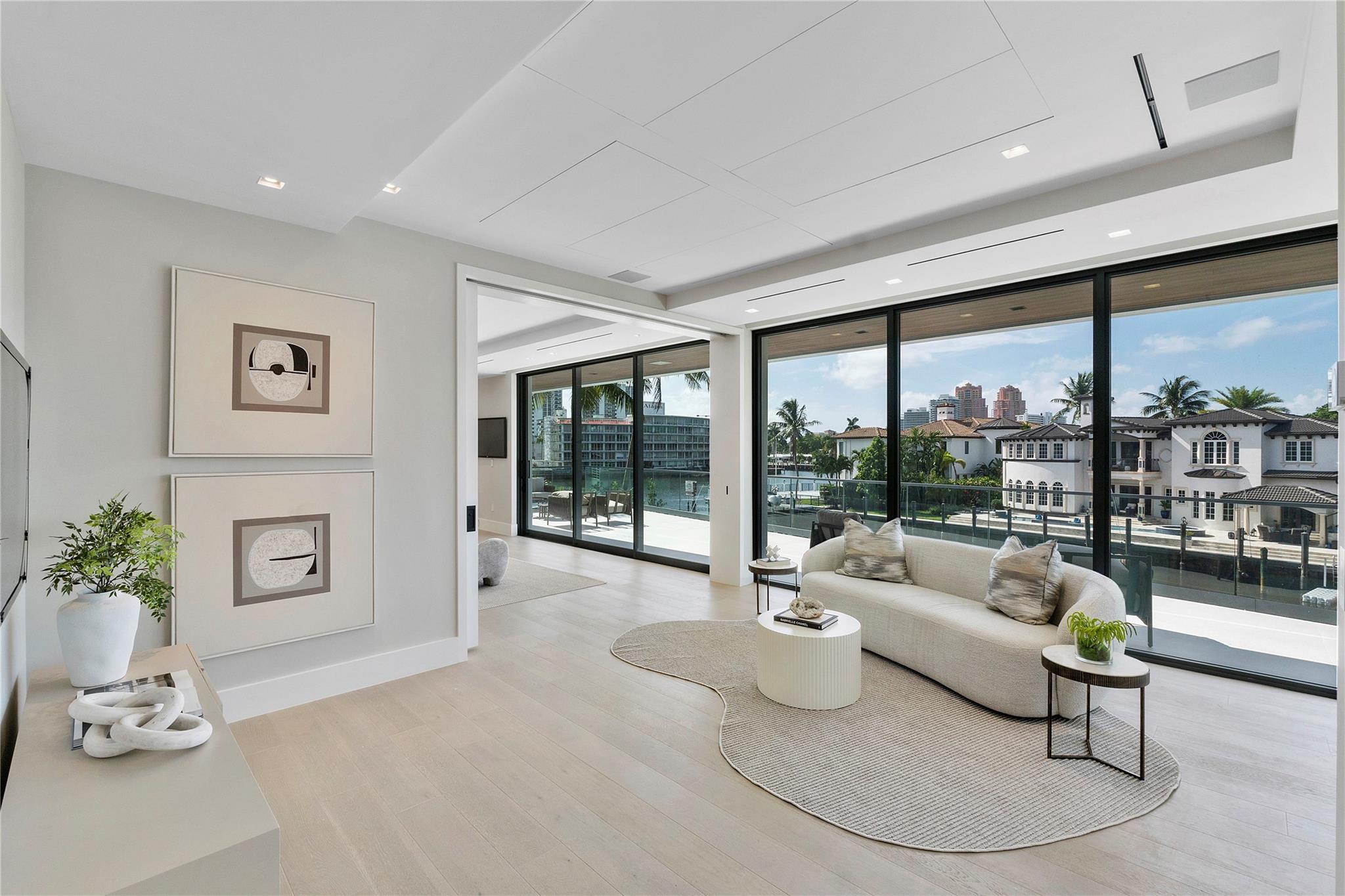 2880 NE 28th St Fort Lauderdale, FL 33306