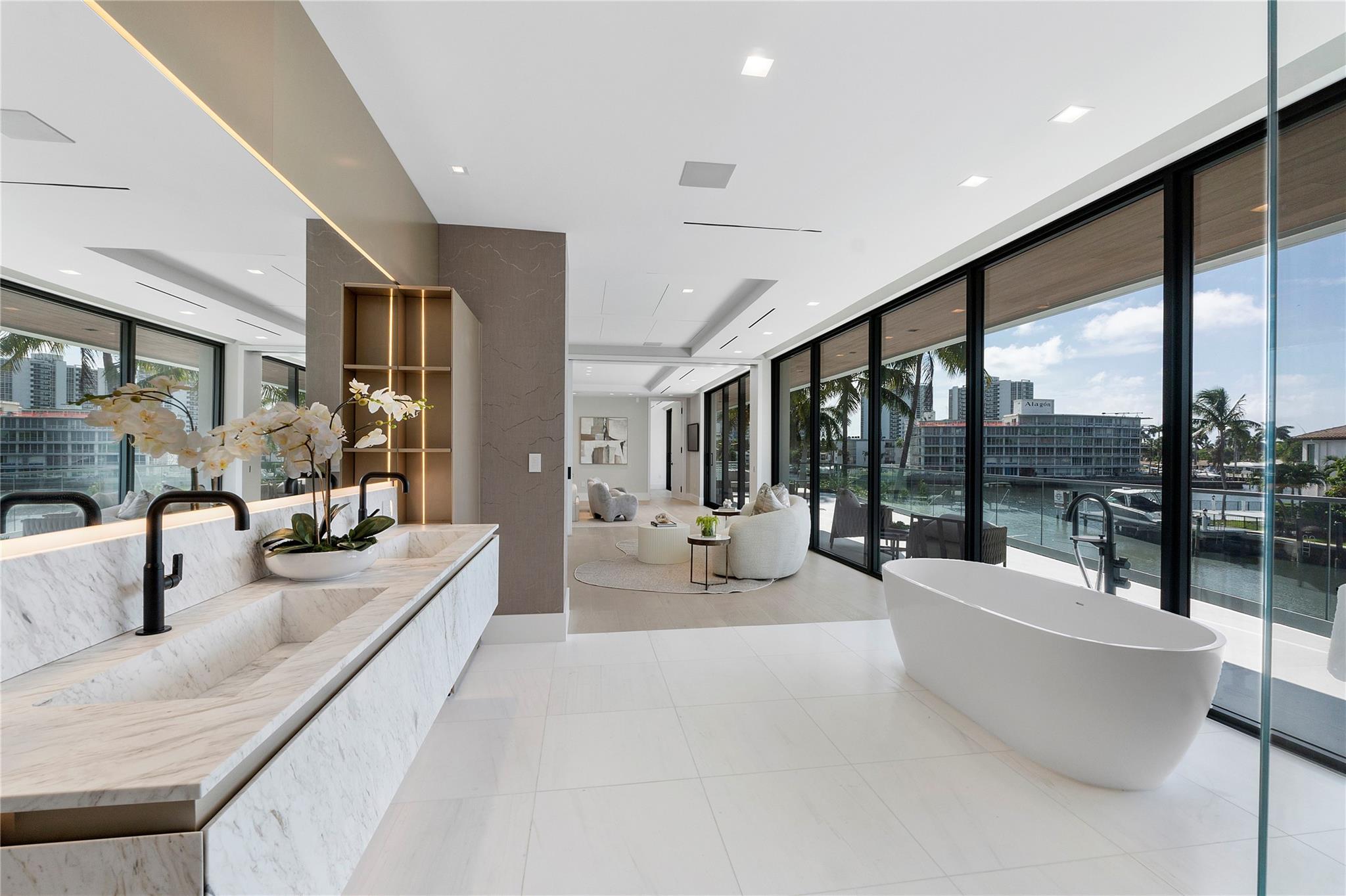 2880 NE 28th St Fort Lauderdale, FL 33306