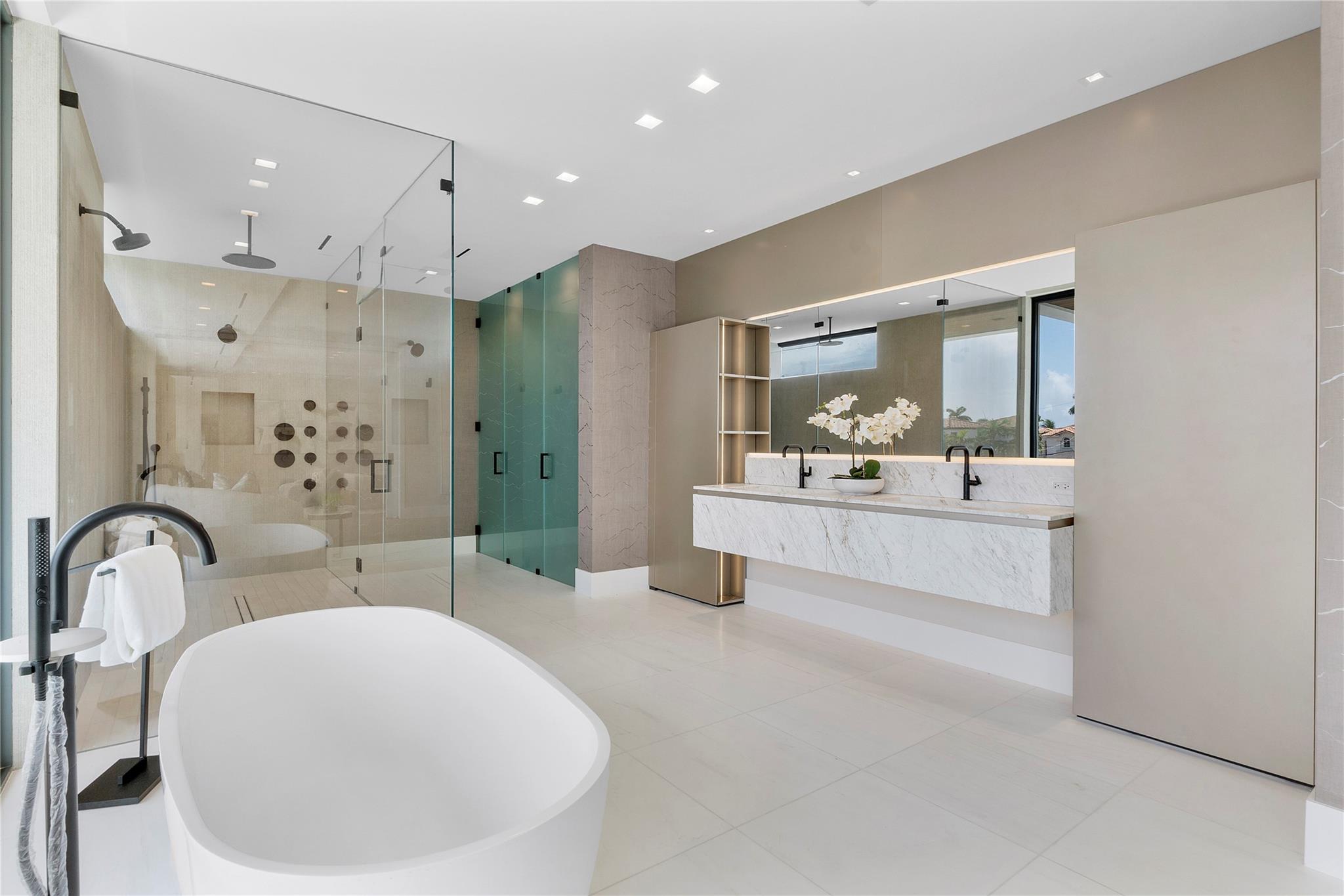 2880 NE 28th St Fort Lauderdale, FL 33306