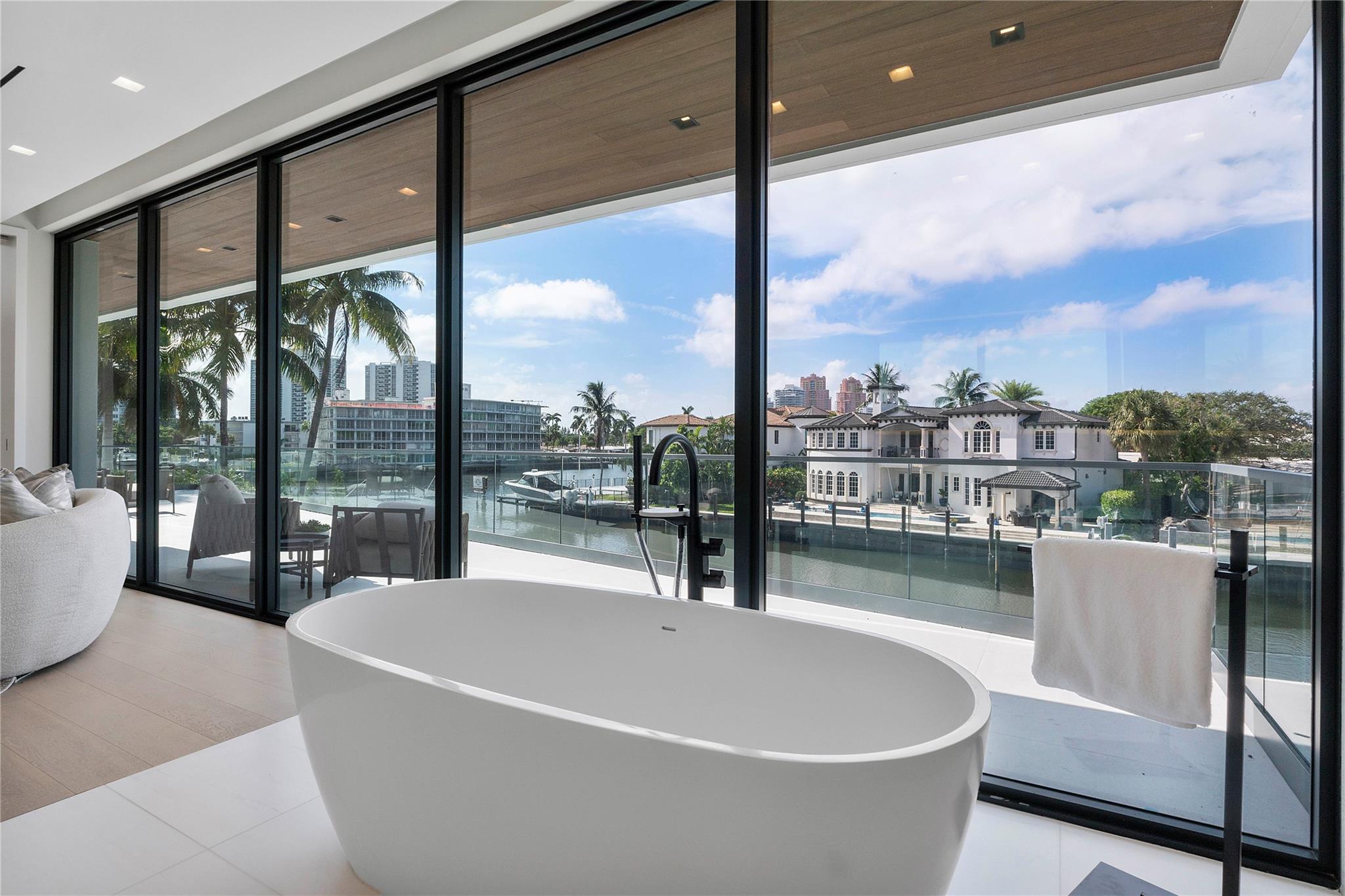 2880 NE 28th St Fort Lauderdale, FL 33306