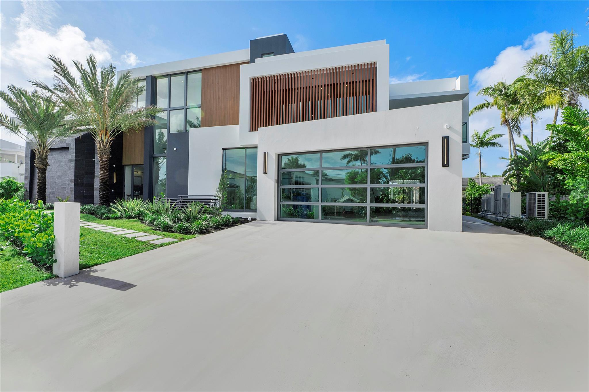 2880 NE 28th St Fort Lauderdale, FL 33306