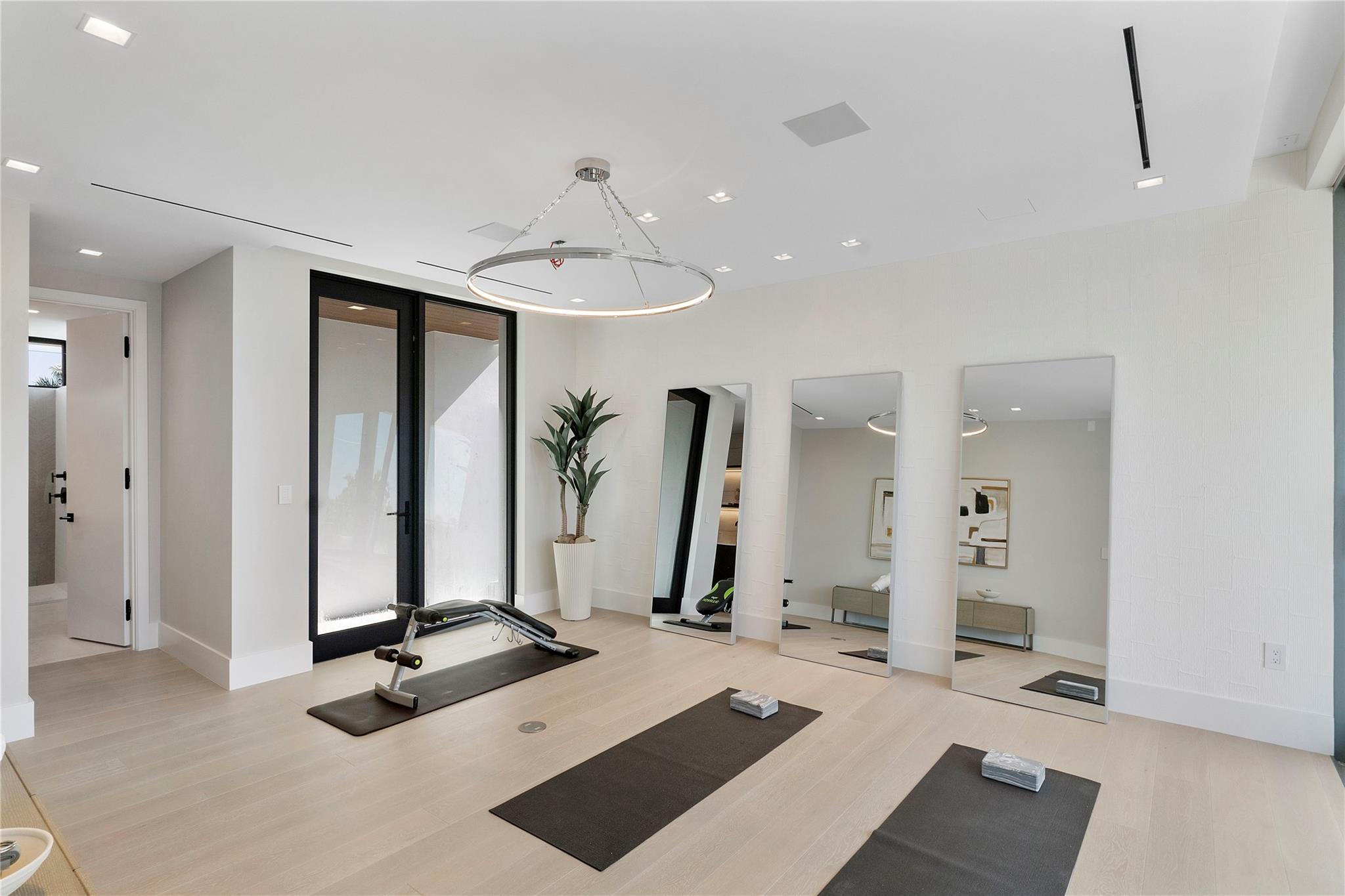 2880 NE 28th St Fort Lauderdale, FL 33306