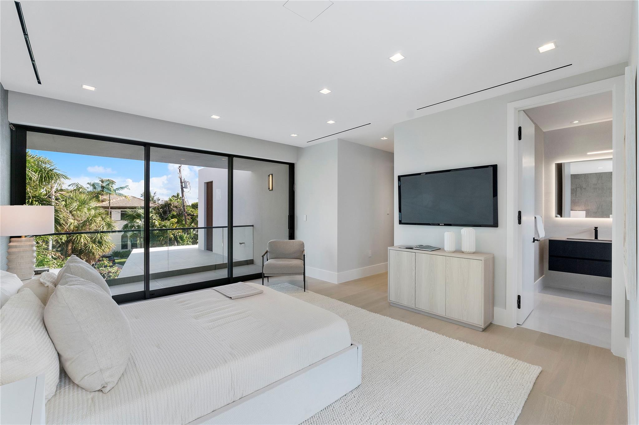 2880 NE 28th St Fort Lauderdale, FL 33306